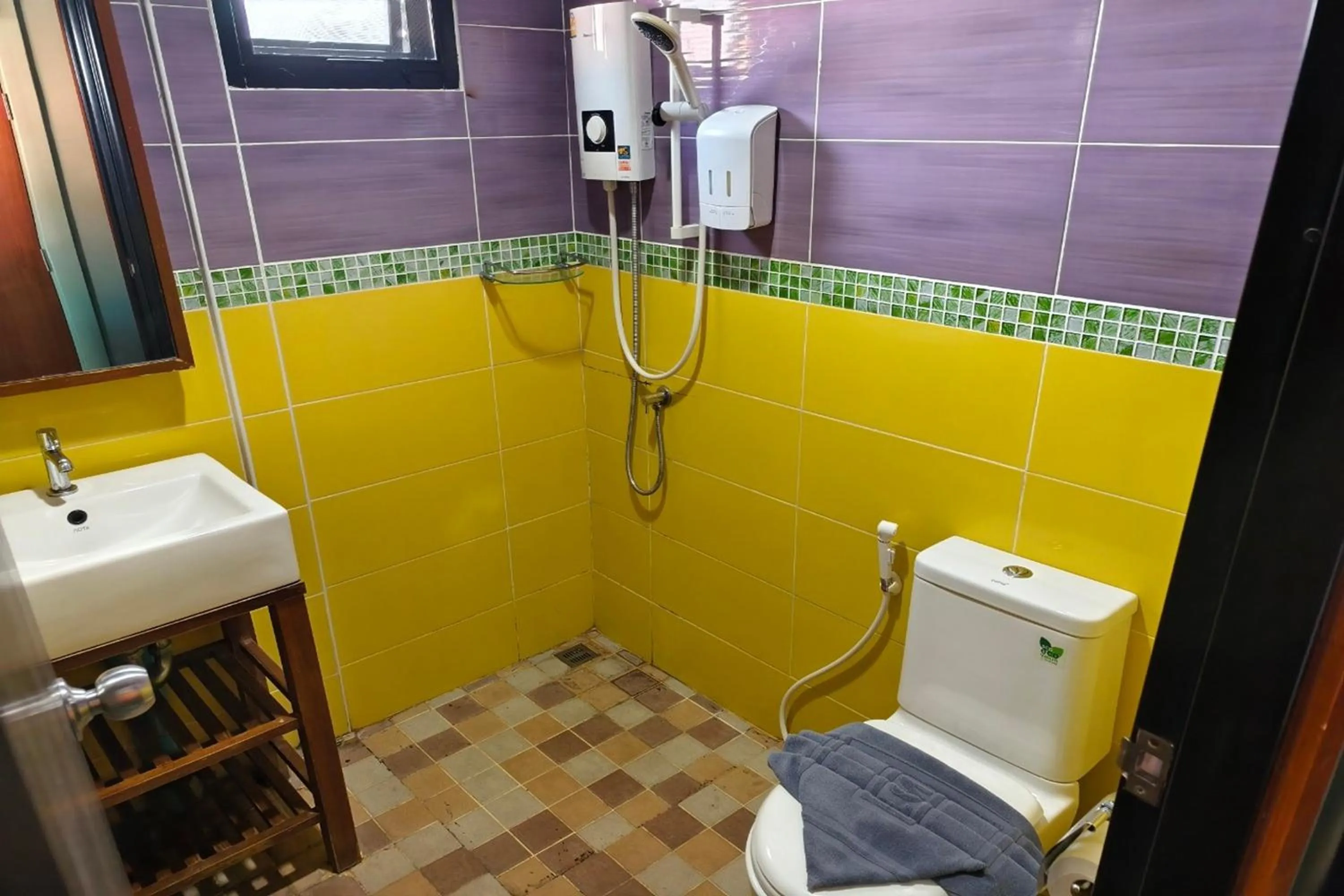 Bathroom in Lilliput Riverside Bangkachao