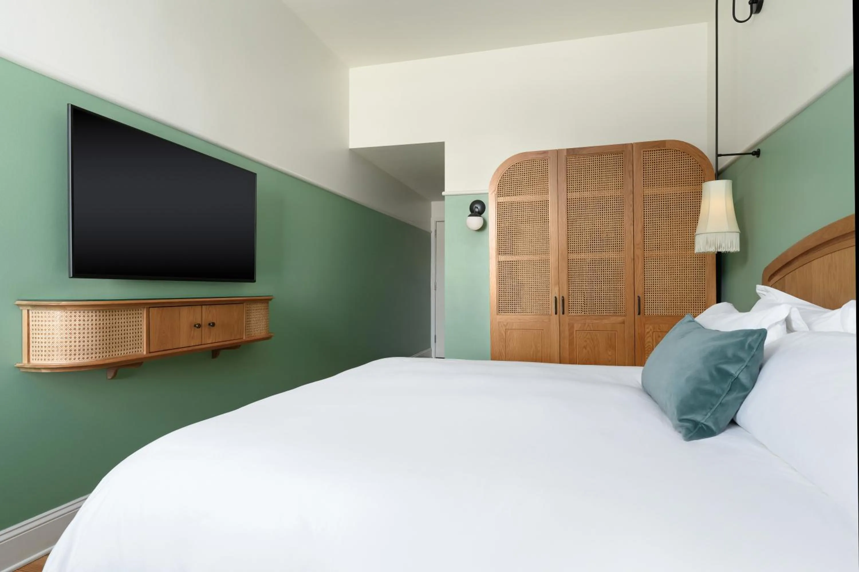 Bedroom, Bed in The Drayton Hotel Savannah, Curio Collection by Hilton