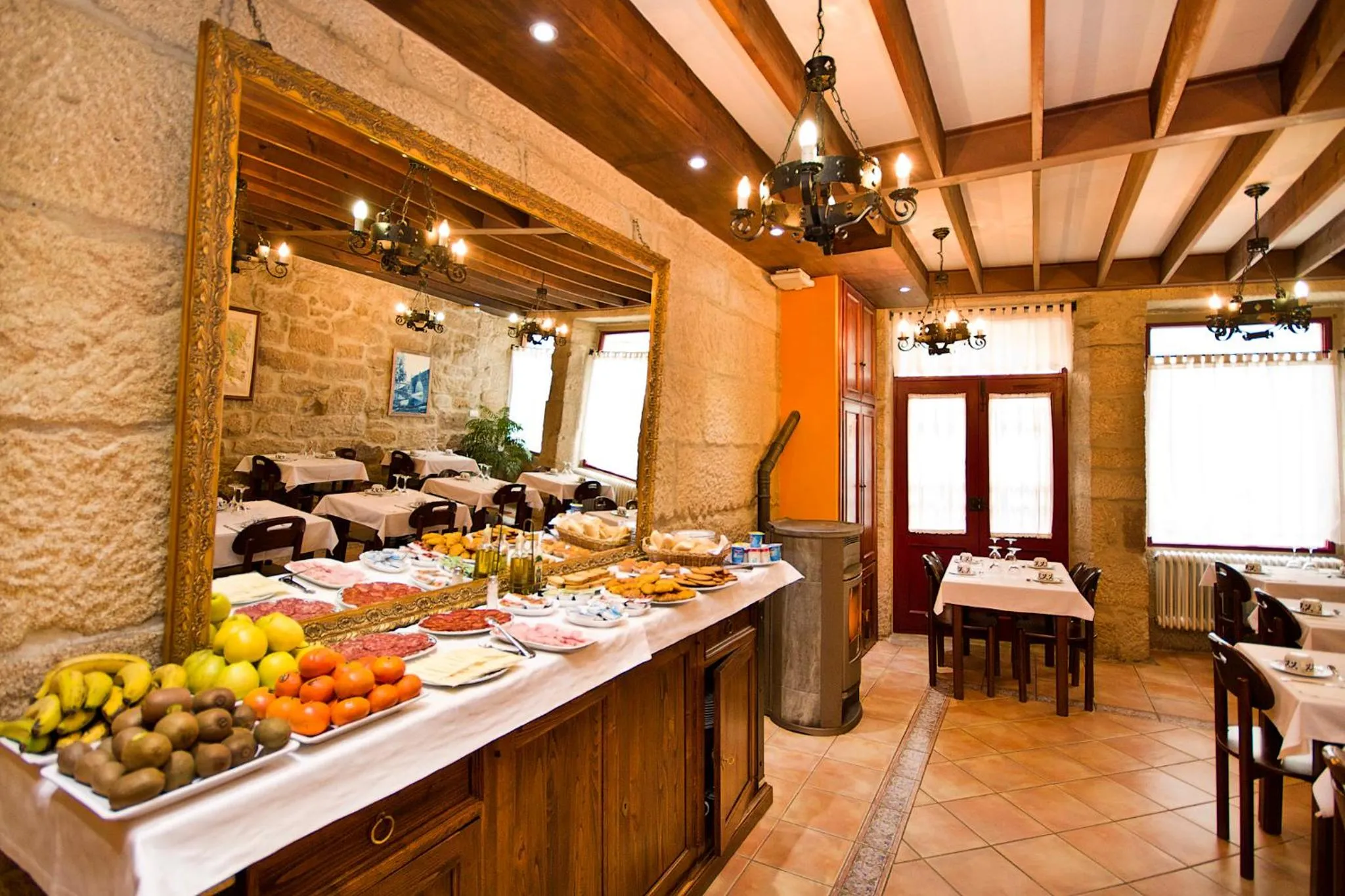 Buffet breakfast in Hotel O Portelo Rural