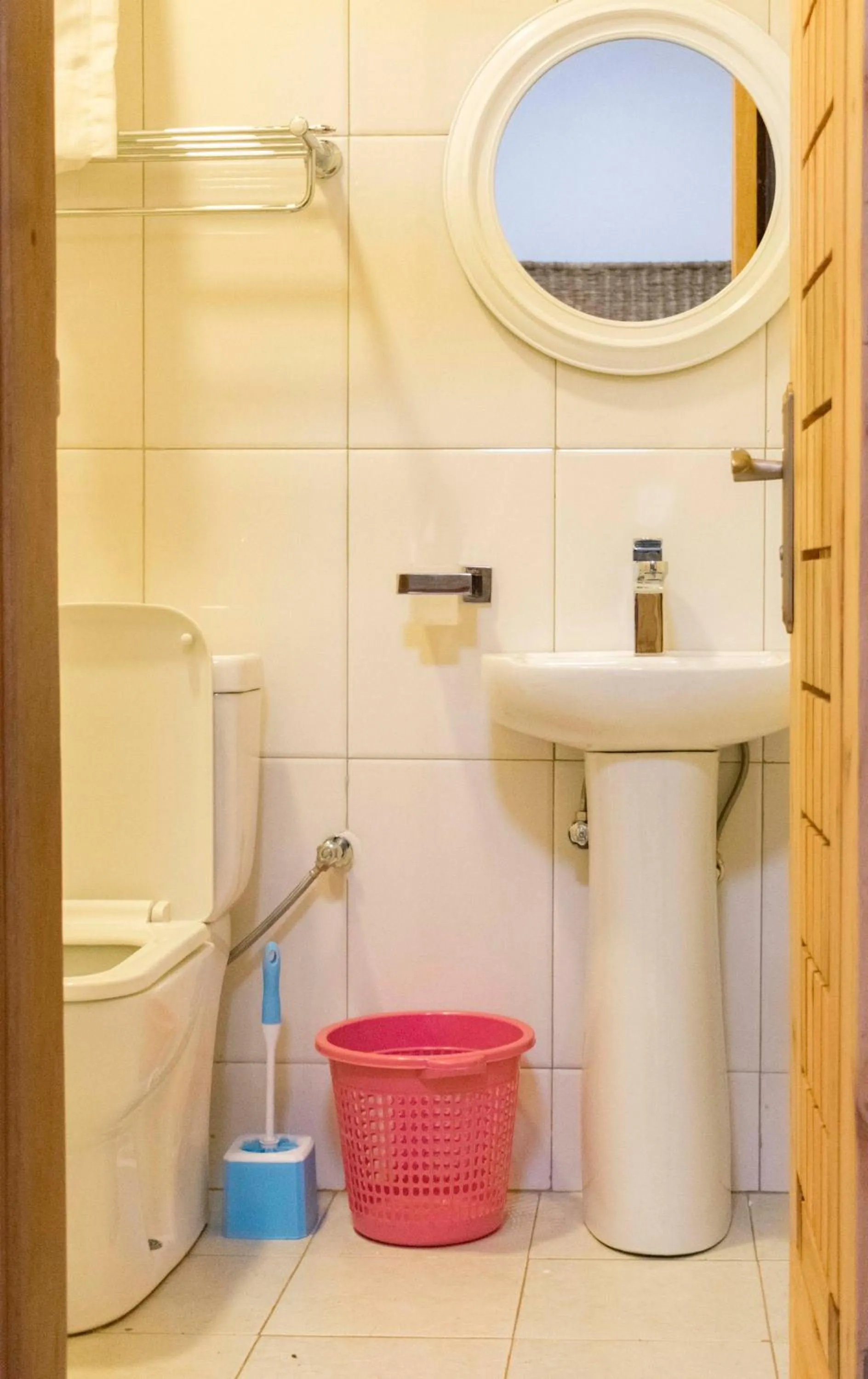 Toilet in Tooro Fairway Hotel