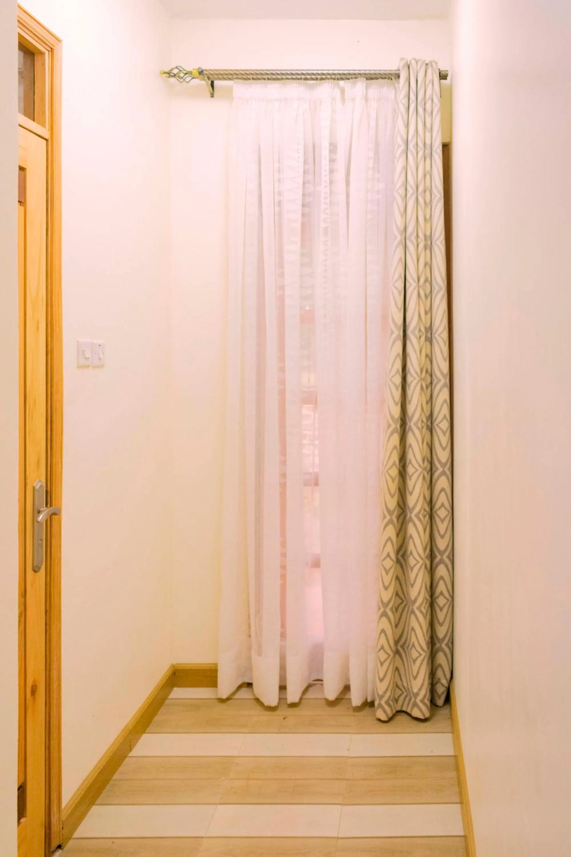 Shower in Tooro Fairway Hotel