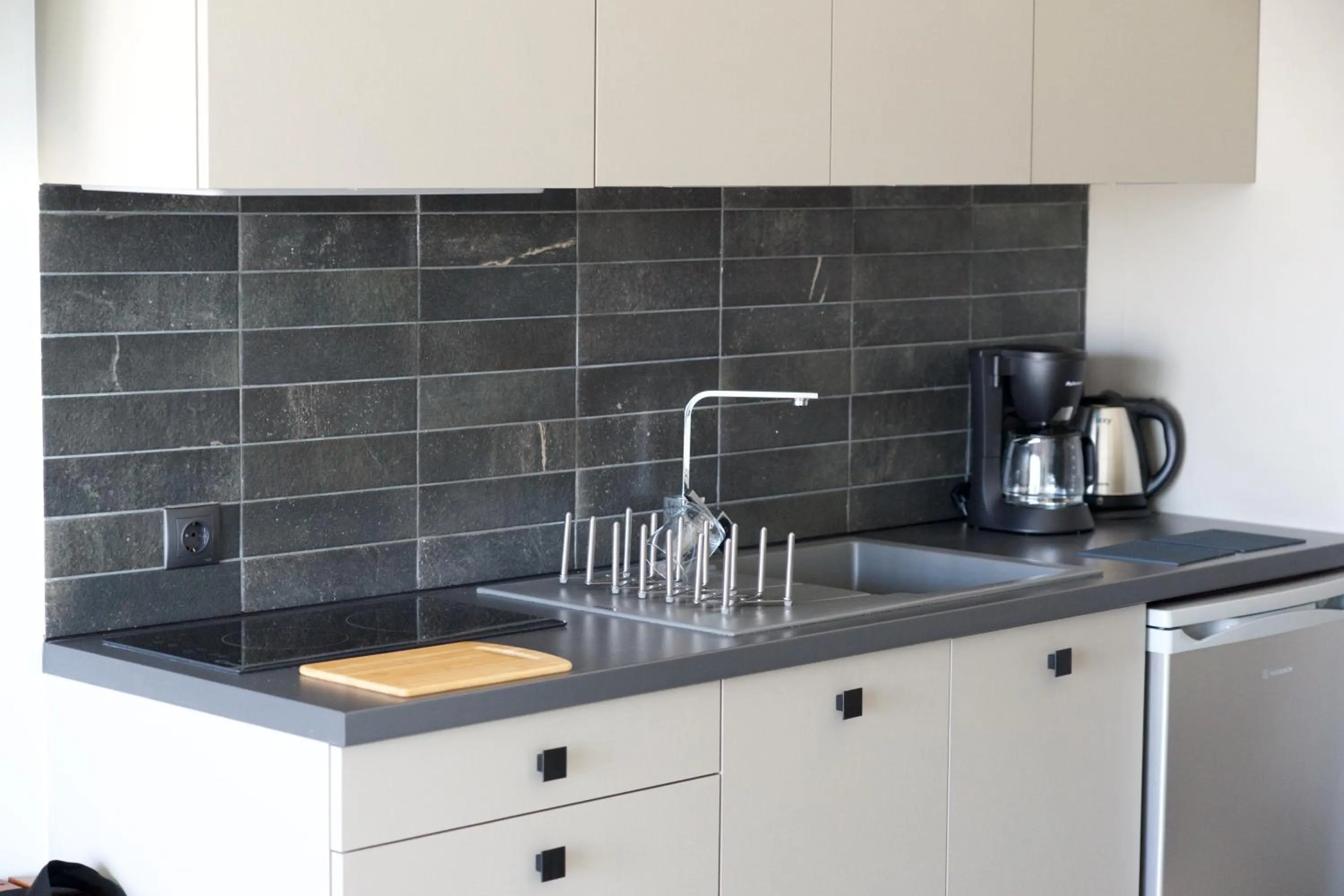 Coffee/tea facilities in Alancia Suites