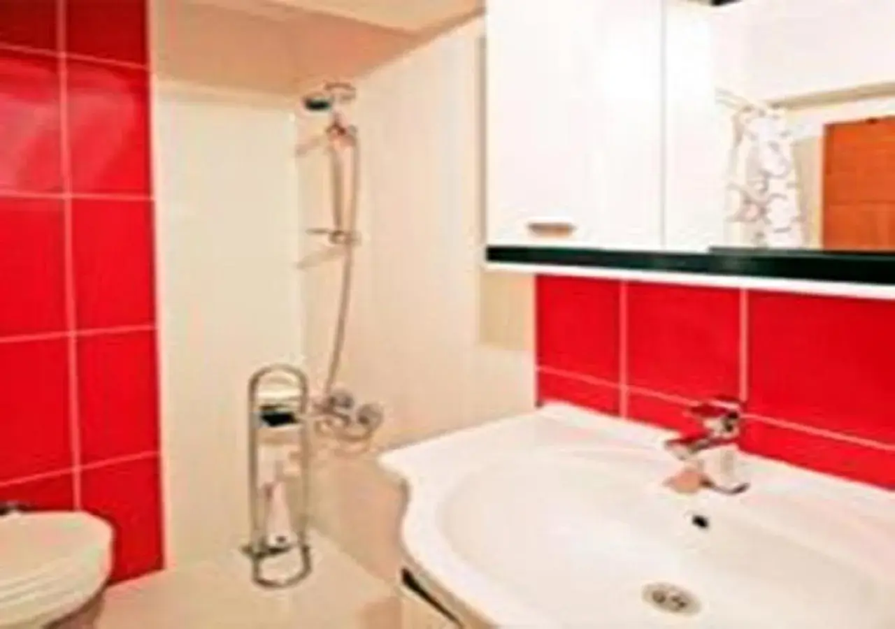 Standard Twin Room in Ucem Hotel Golden Sea Standard Twin Room in Ucem Hotel Golden Sea