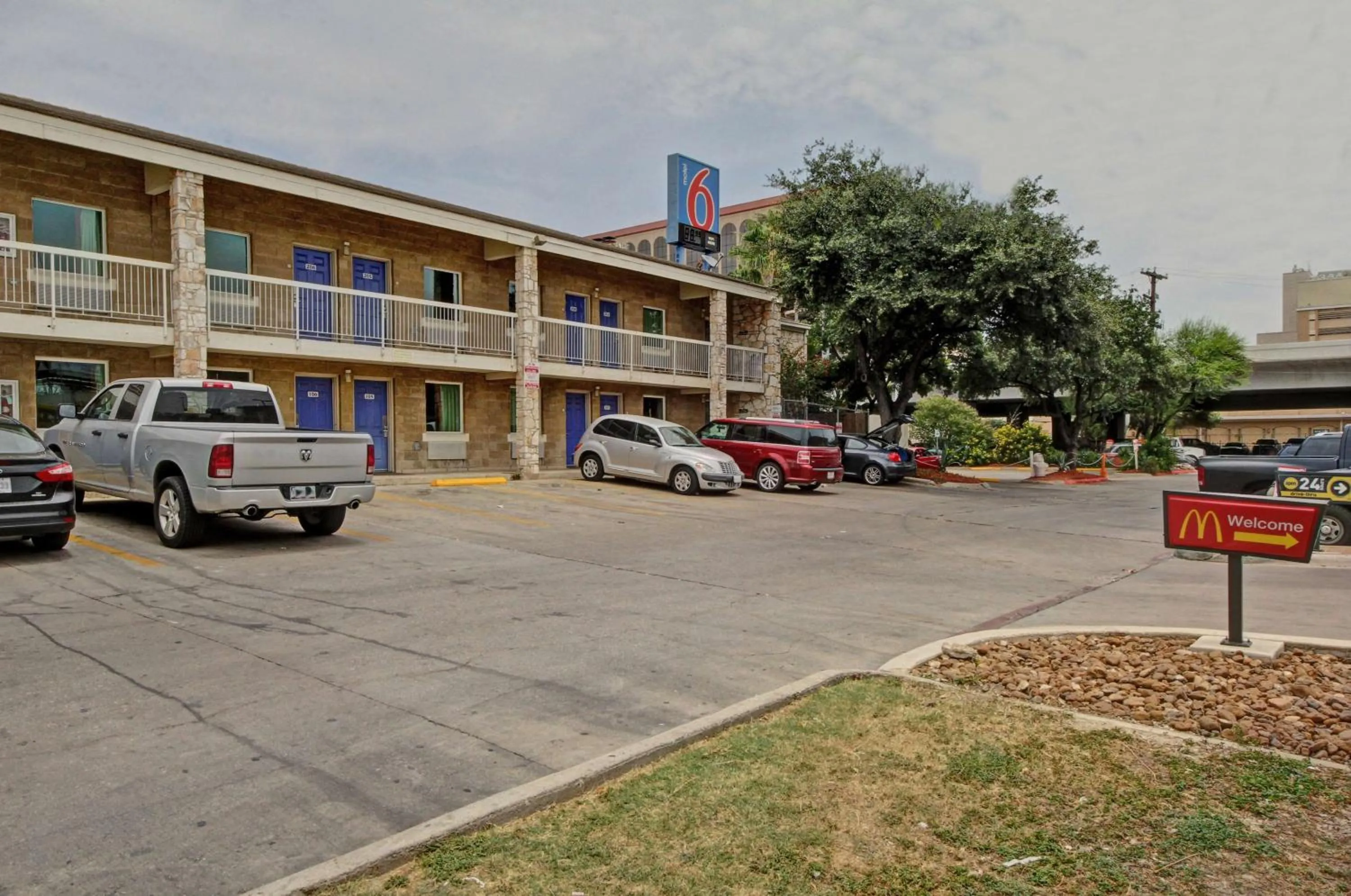 Property building in Motel 6-San Antonio, TX - Downtown - Market Square