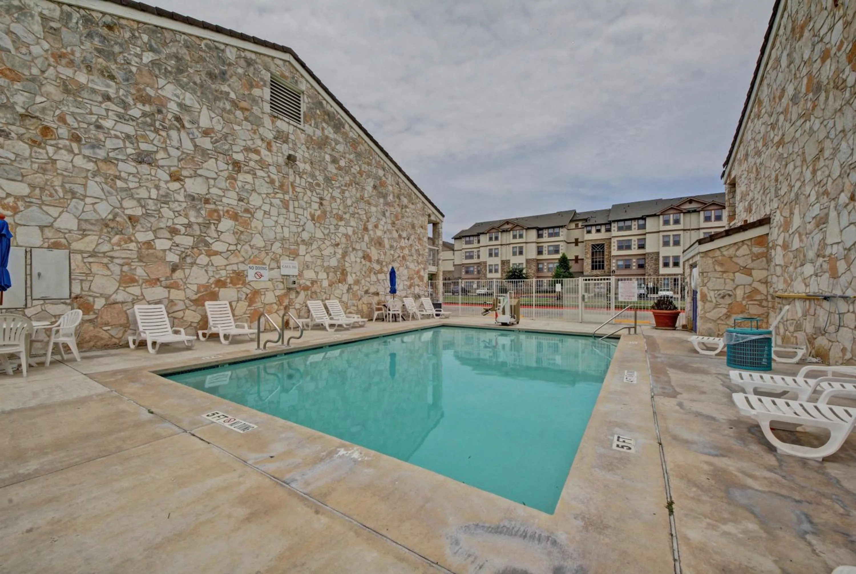 Swimming pool in Motel 6-San Antonio, TX - Downtown - Market Square