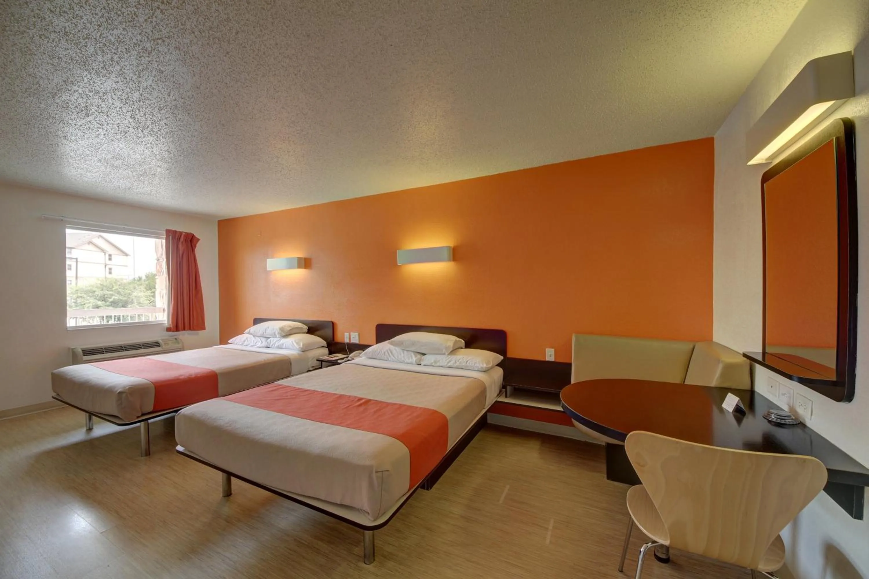 Bedroom, Bed in Motel 6-San Antonio, TX - Downtown - Market Square