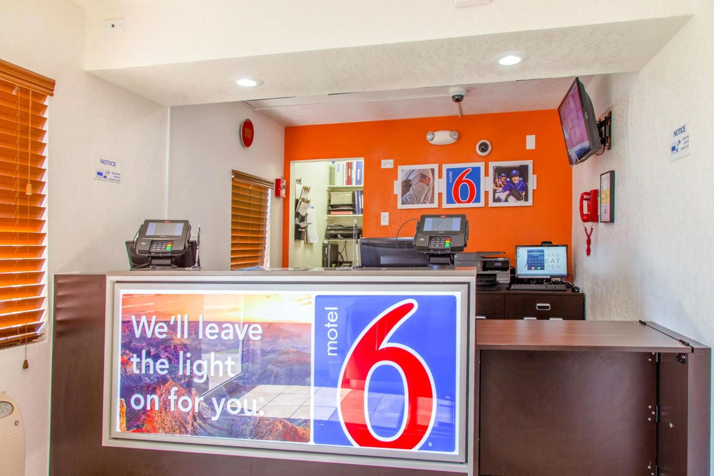 Property logo or sign in Motel 6-Phoenix, AZ - Airport - 24th Street