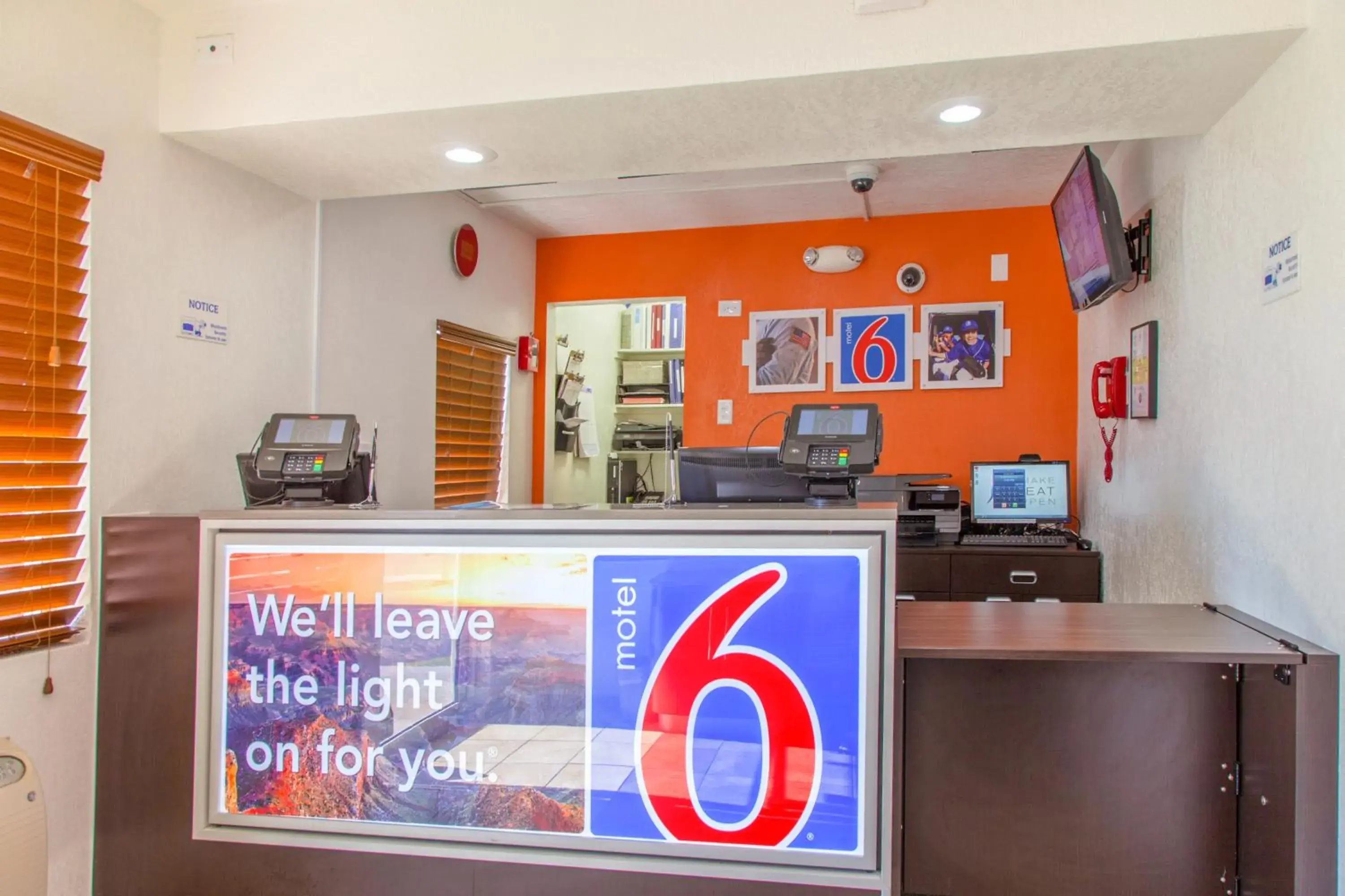 Lobby or reception in Motel 6-Phoenix, AZ - Airport - 24th Street Lobby or reception in Motel 6-Phoenix, AZ - Airport - 24th Street