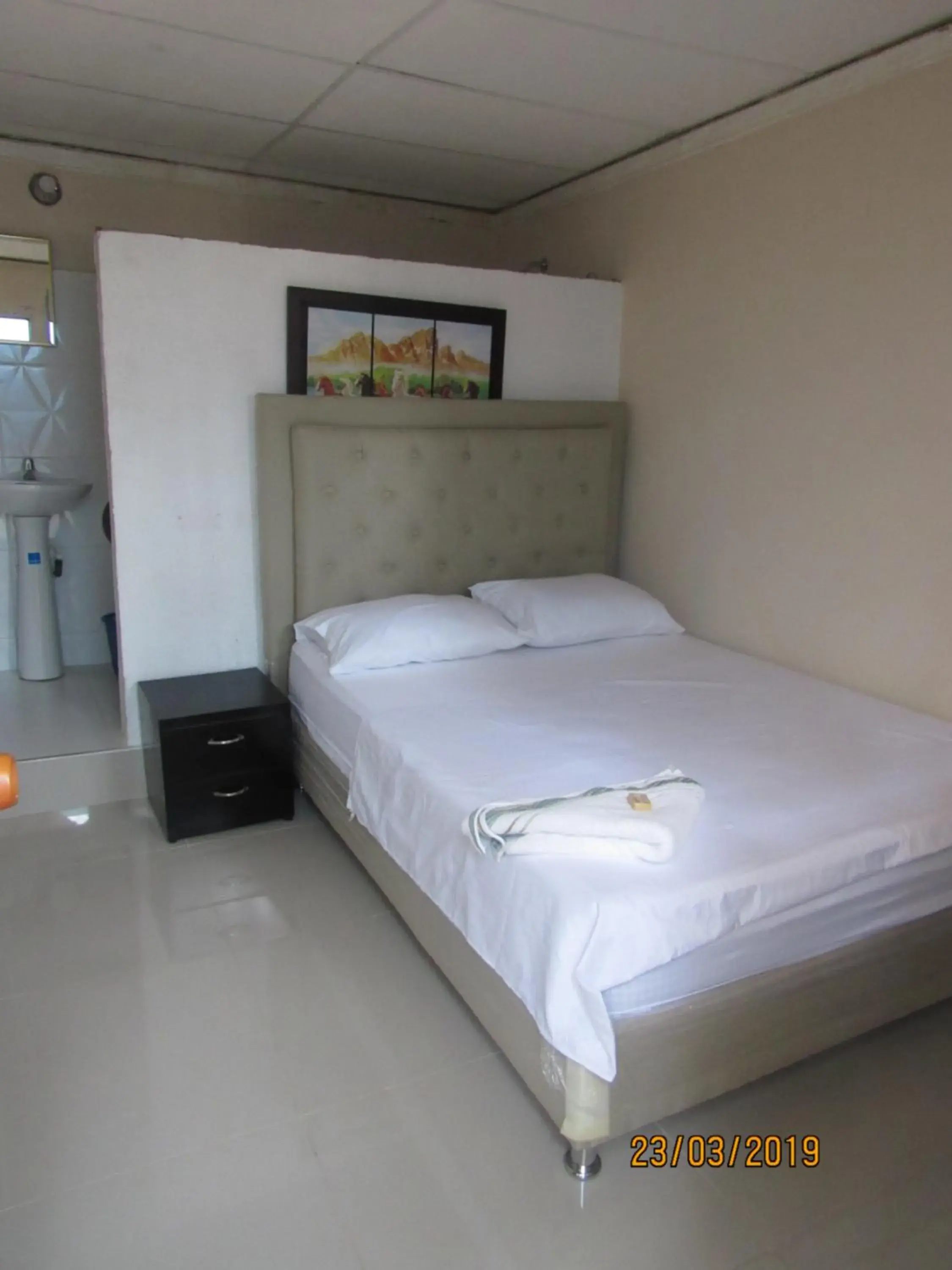 Standard Double Room with Fan - single occupancy in Hotel Del Mar Inn Standard Double Room with Fan - single occupancy in Hotel Del Mar Inn