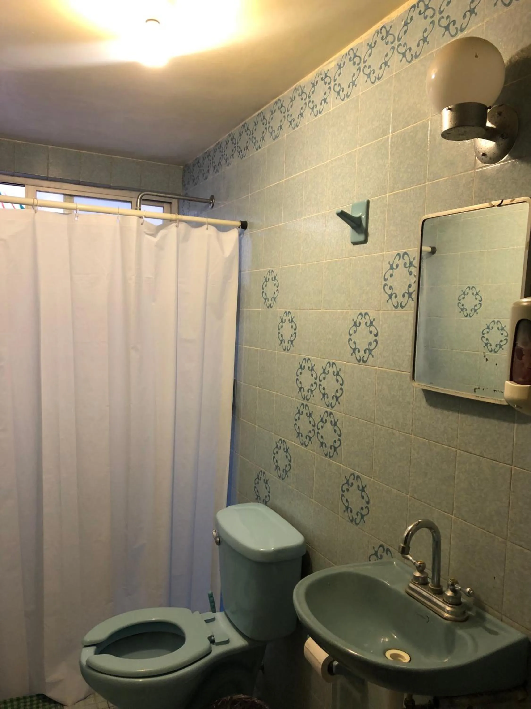 Bathroom in Los Nardos Hostel -pet friendly-