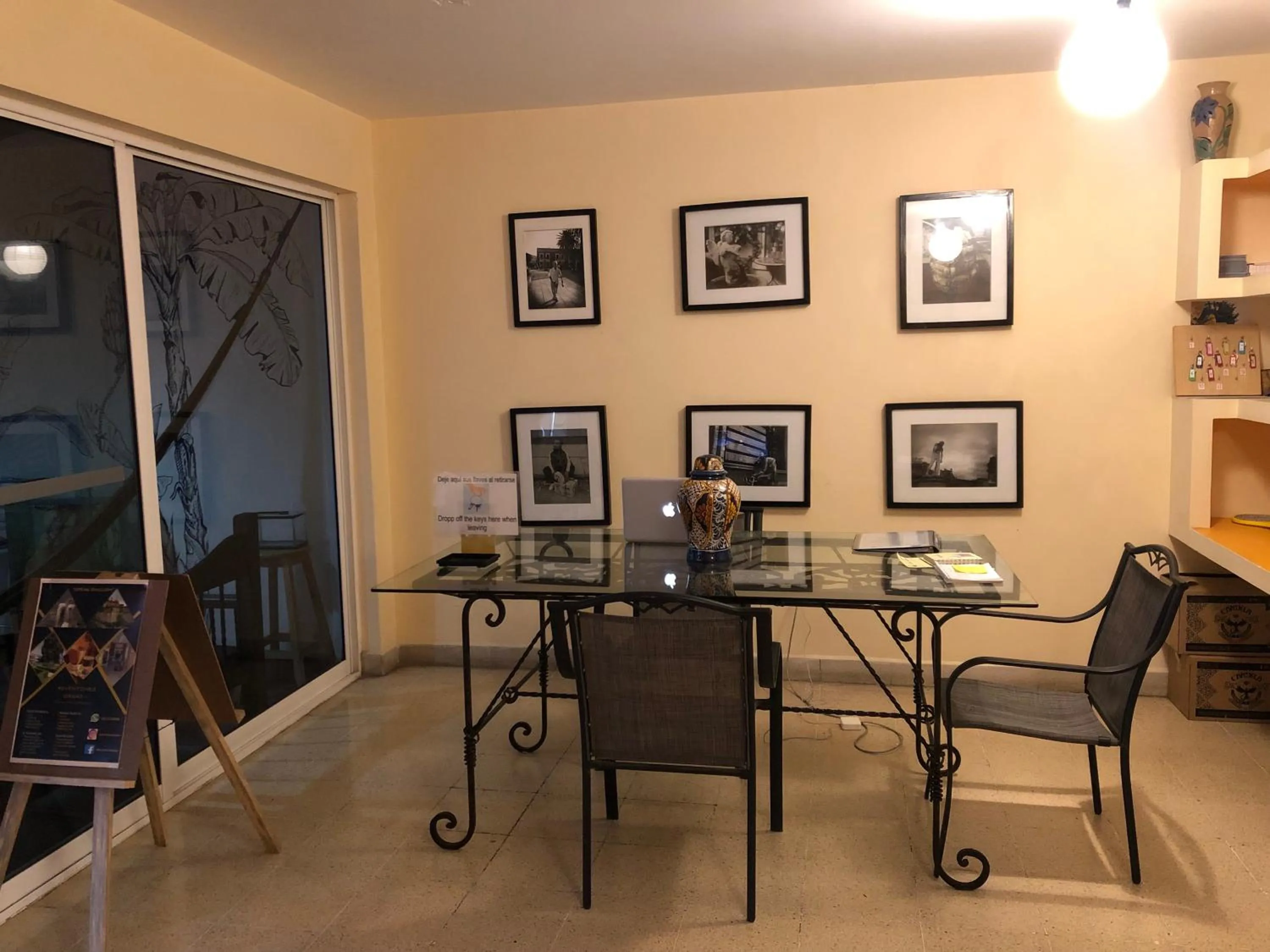 Living room in Los Nardos Hostel -pet friendly-