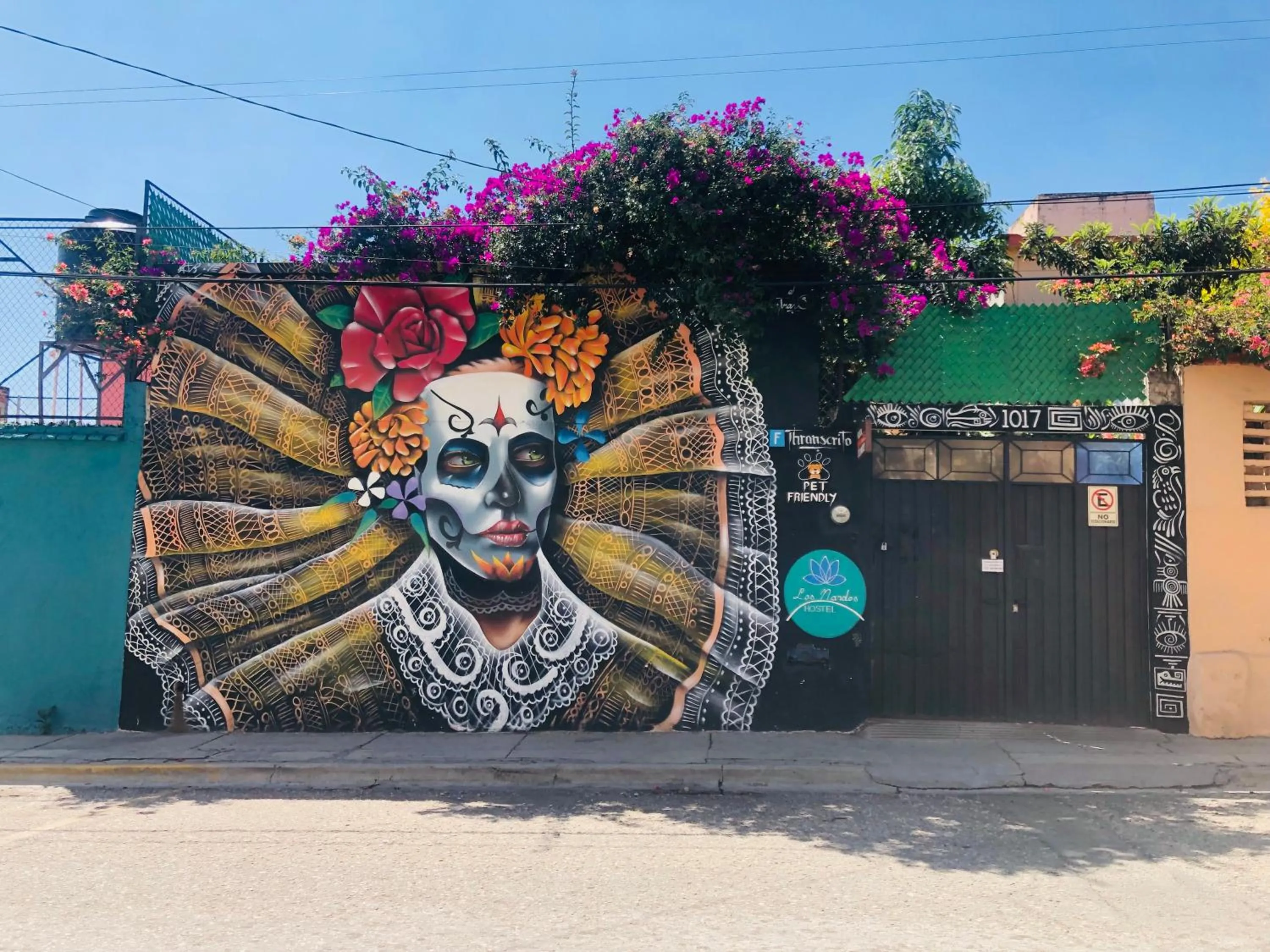 Facade/entrance in Los Nardos Hostel -pet friendly-