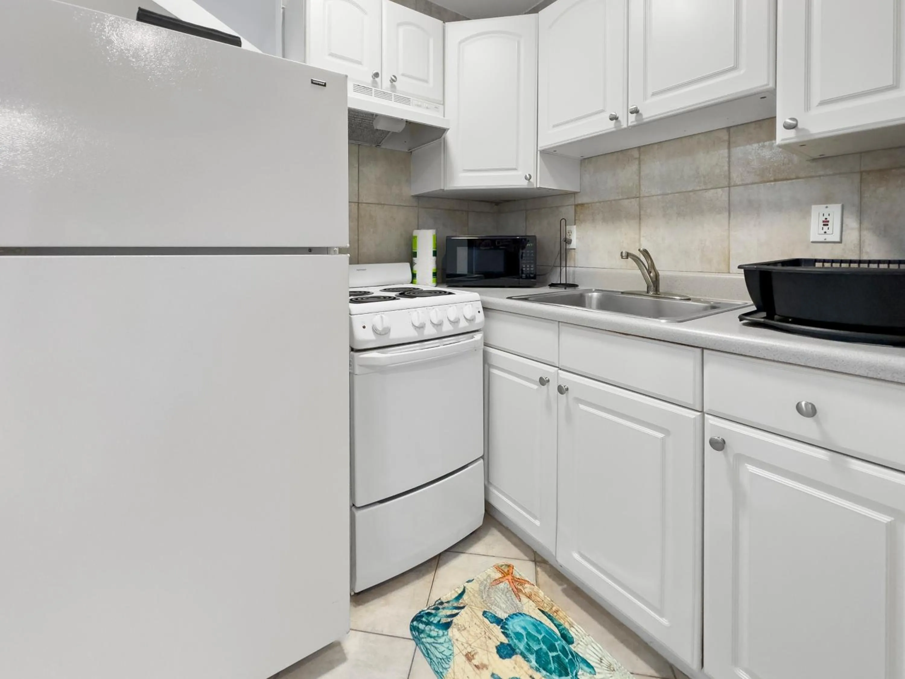 kitchen in Hollywood Sunrise