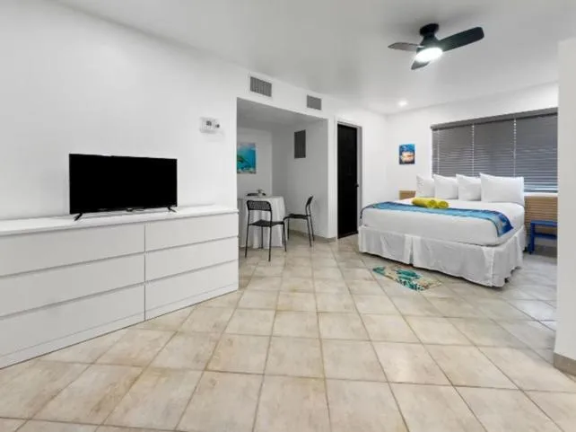 Bed in Hollywood Sunrise