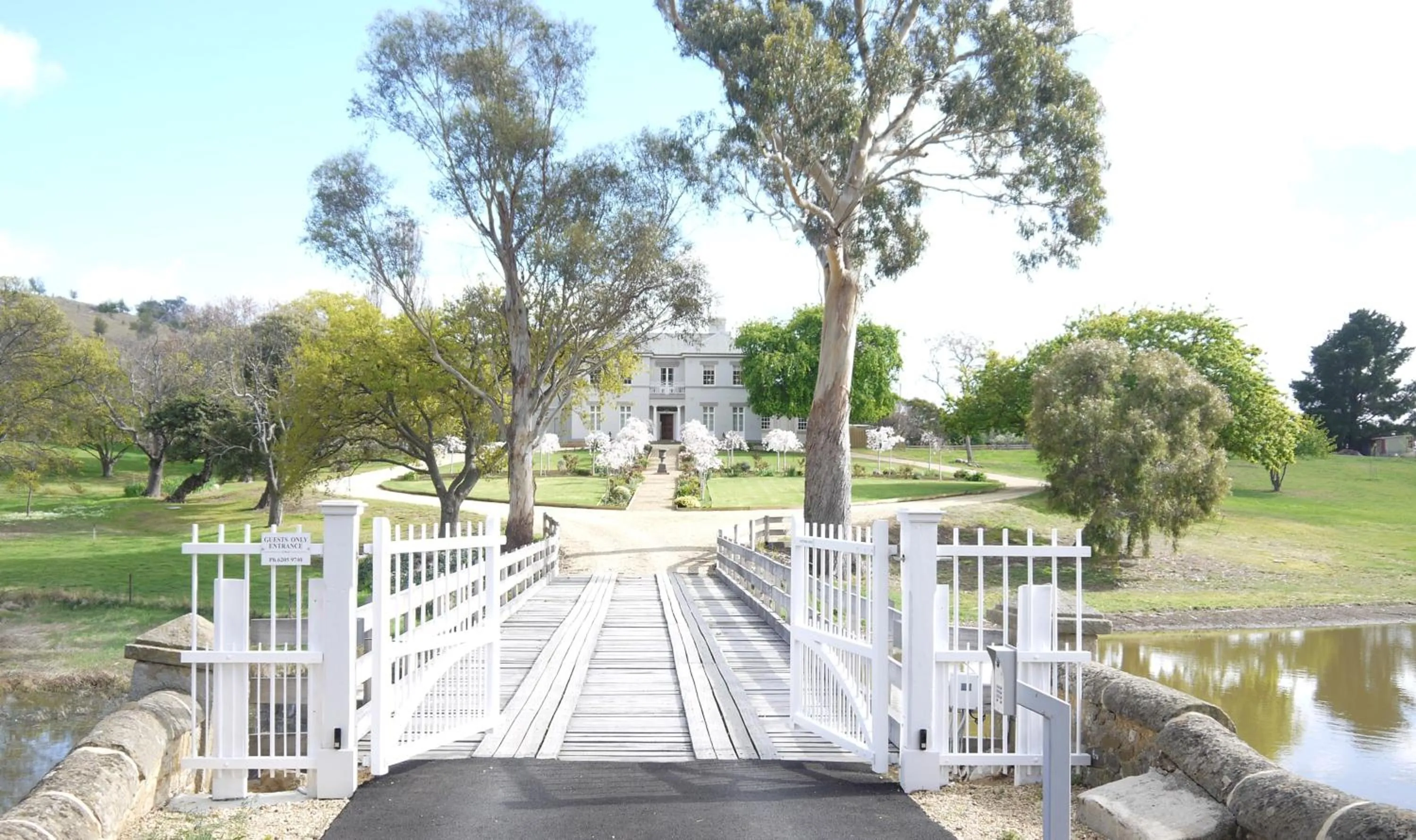 Facade/entrance in Prospect Country House & Restaurant