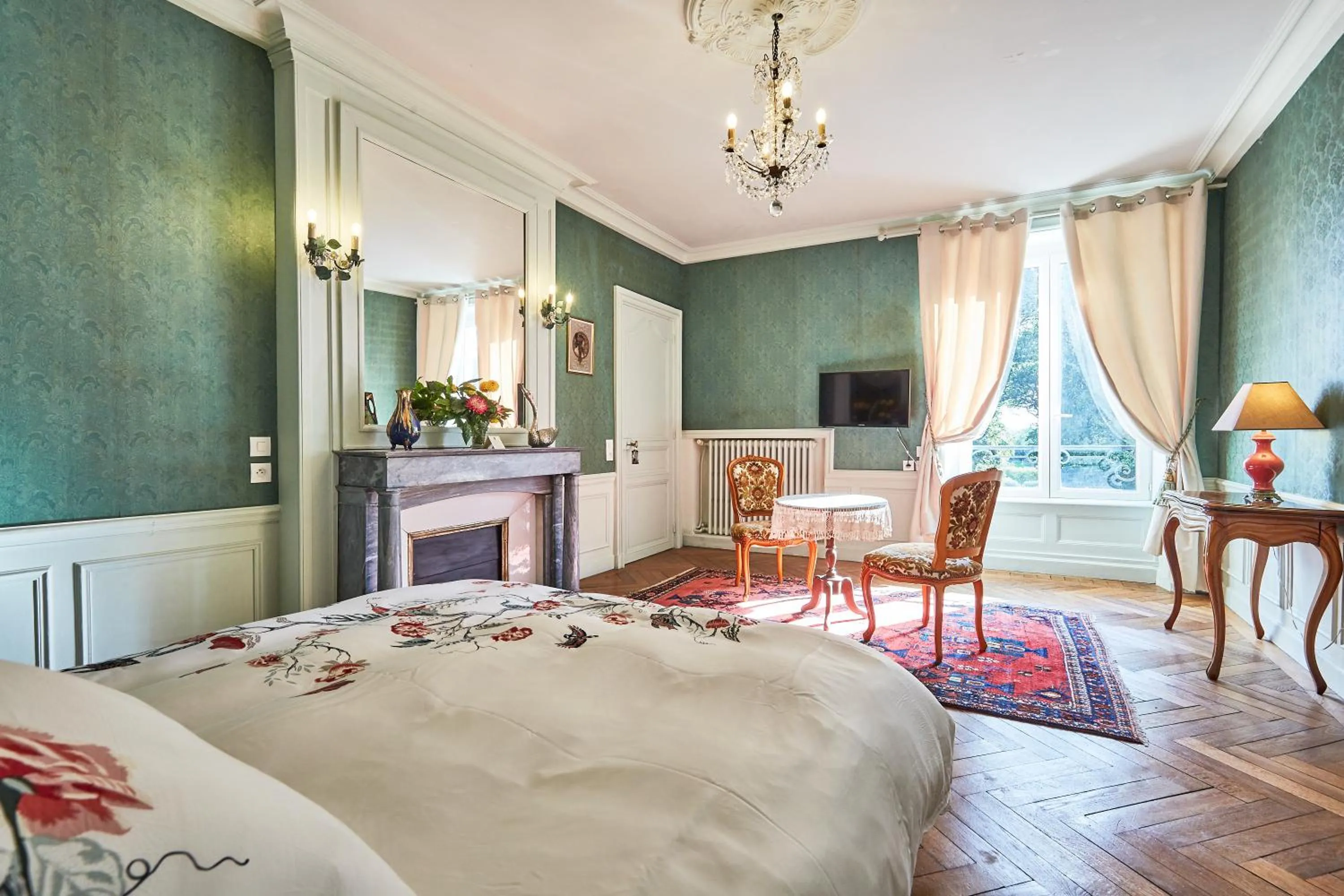 Photo of the whole room, Bed in Chateau des Monts