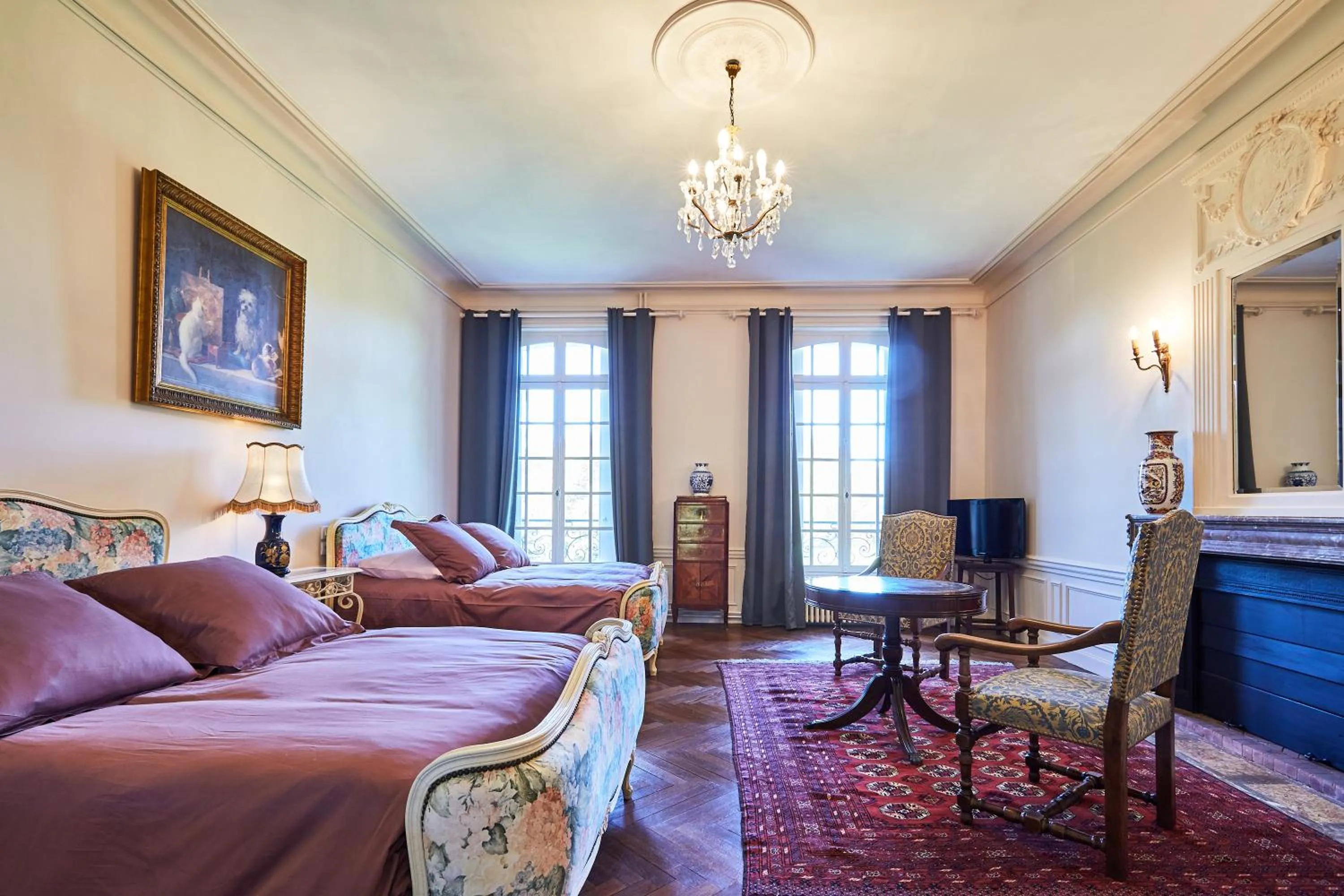 Photo of the whole room, Bed in Chateau des Monts