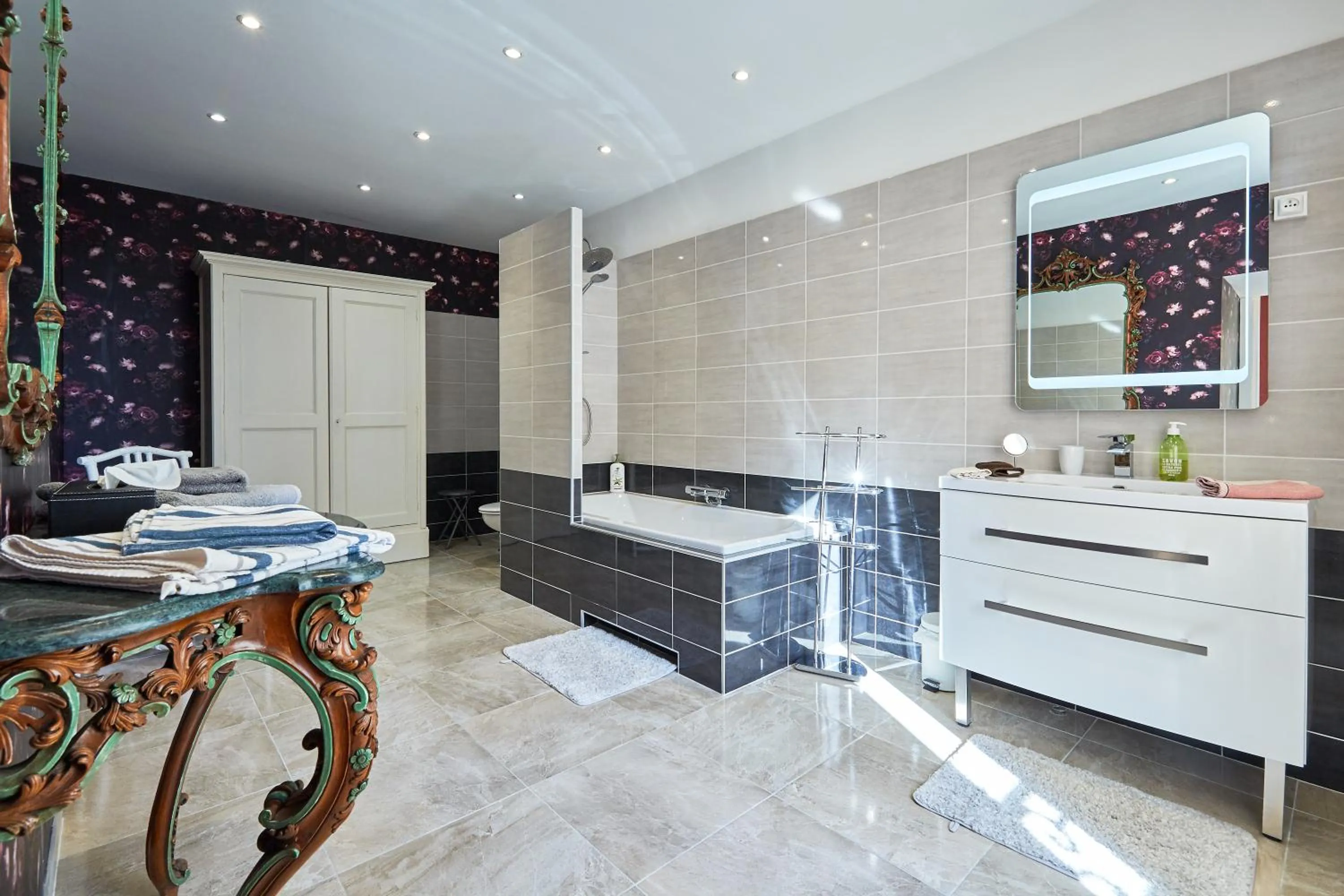 Bathroom in Chateau des Monts