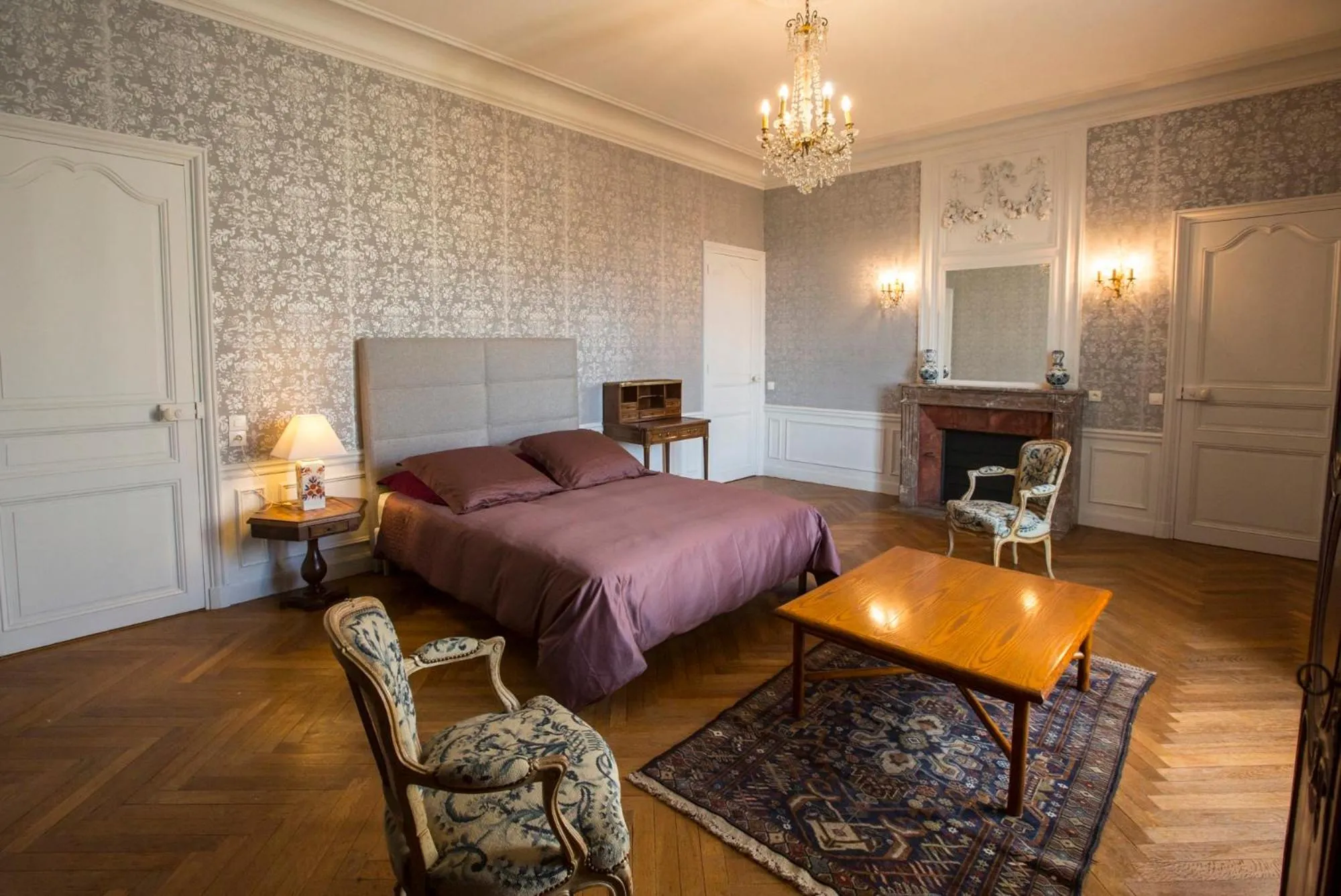 Photo of the whole room, Bed in Chateau des Monts