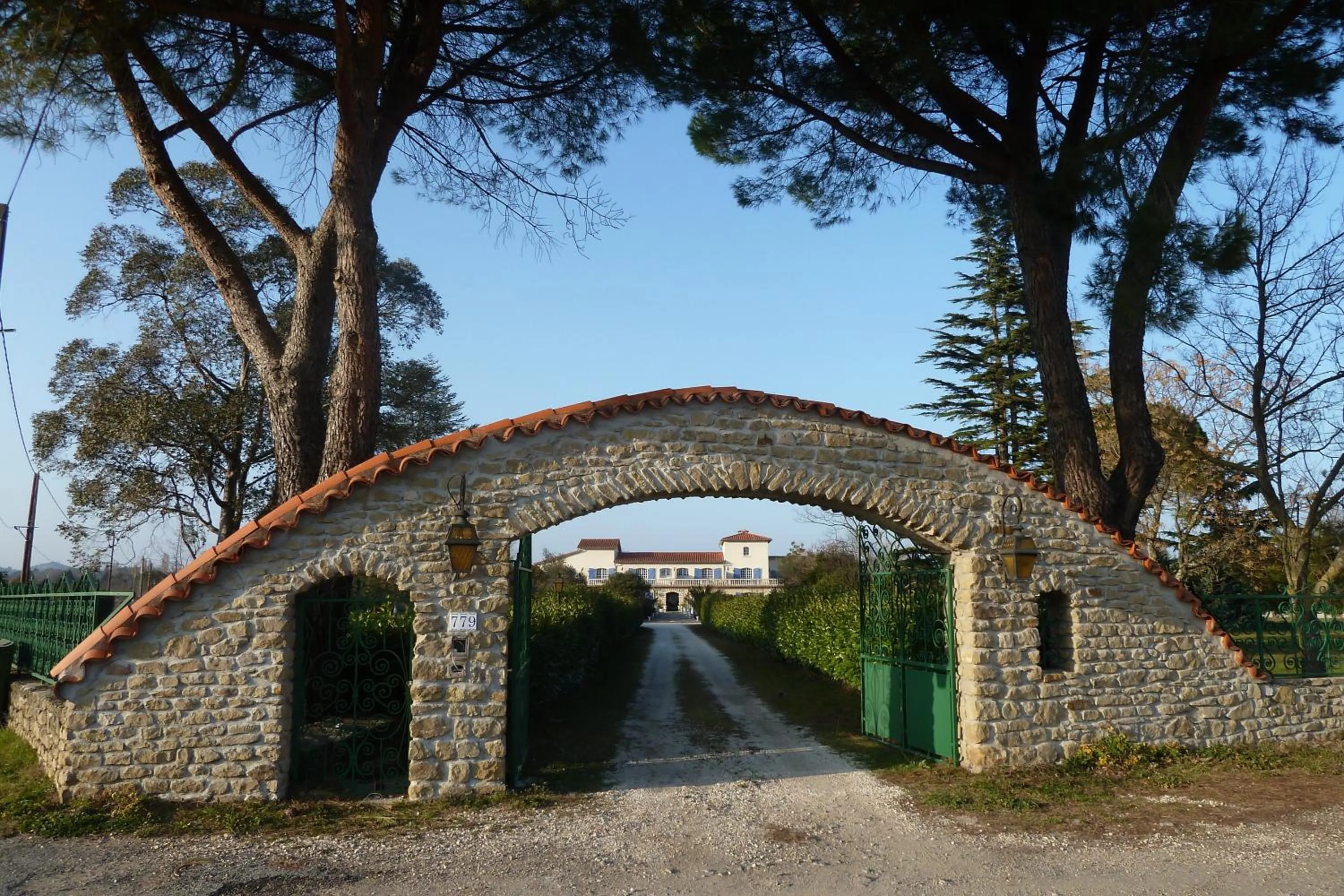Day, Property Building in La Demeure de l'Arche