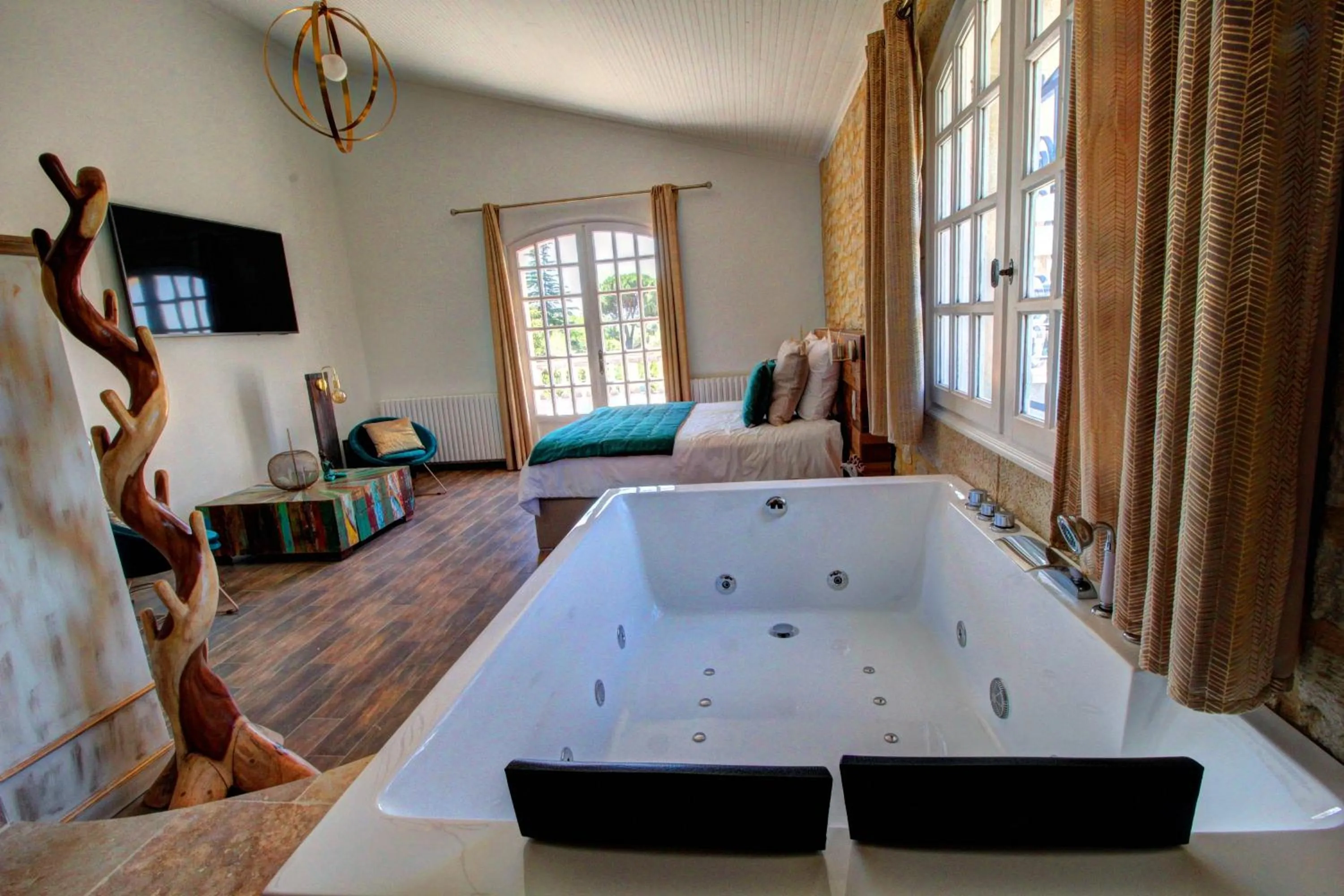 Hot Tub in La Demeure de l'Arche