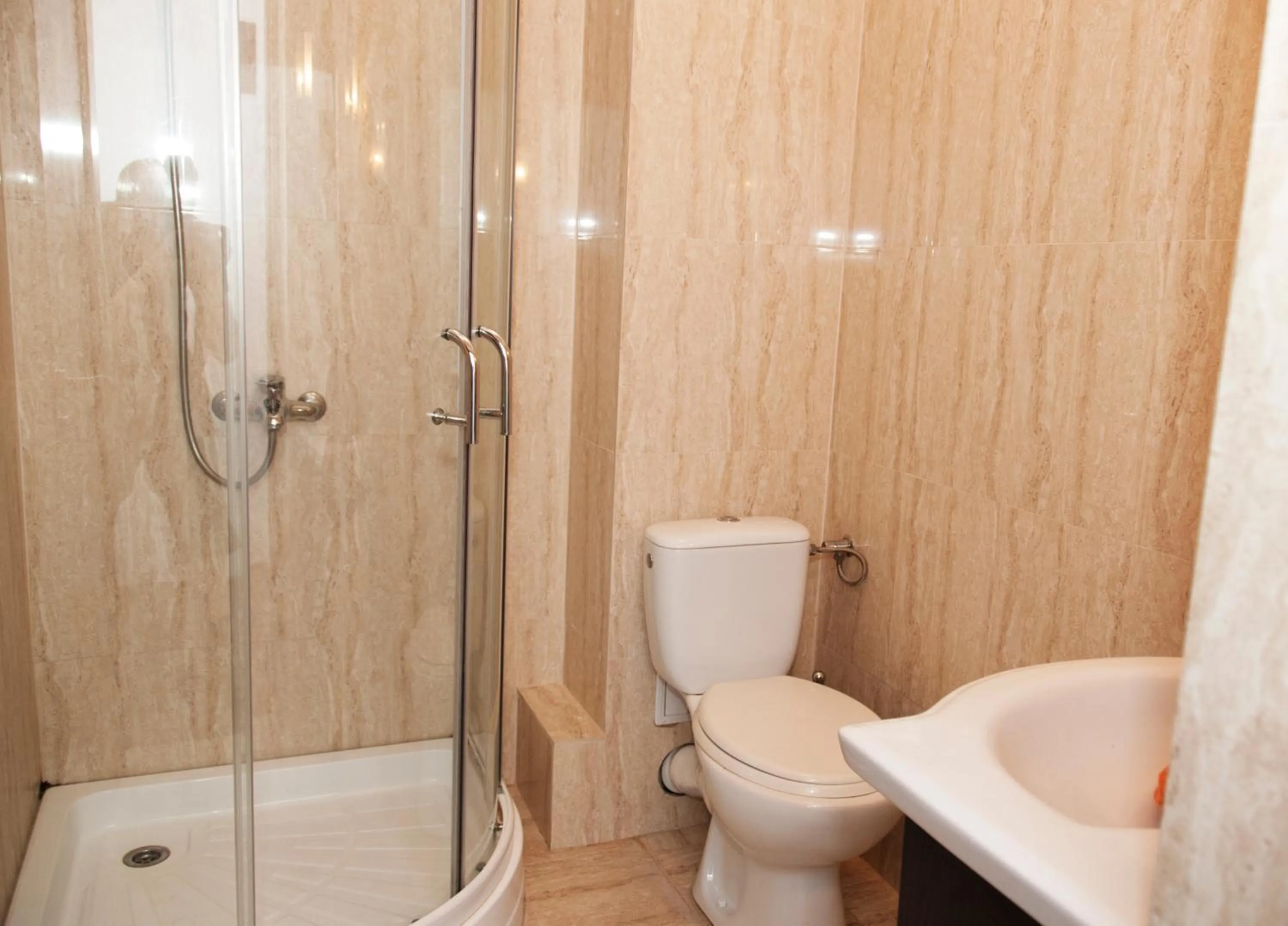 Shower in Hotel Cristian