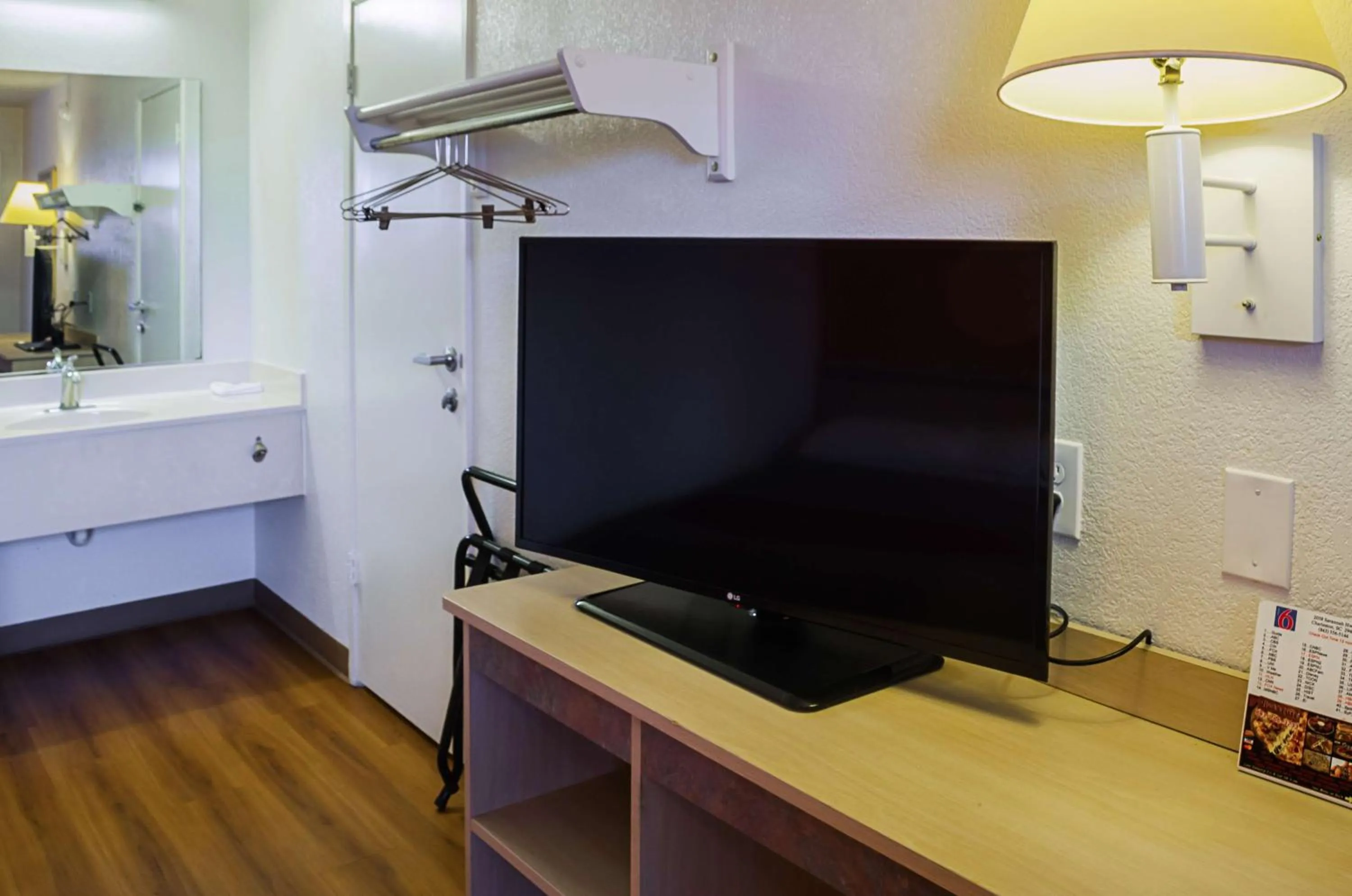 TV and multimedia in West Ashley Inn