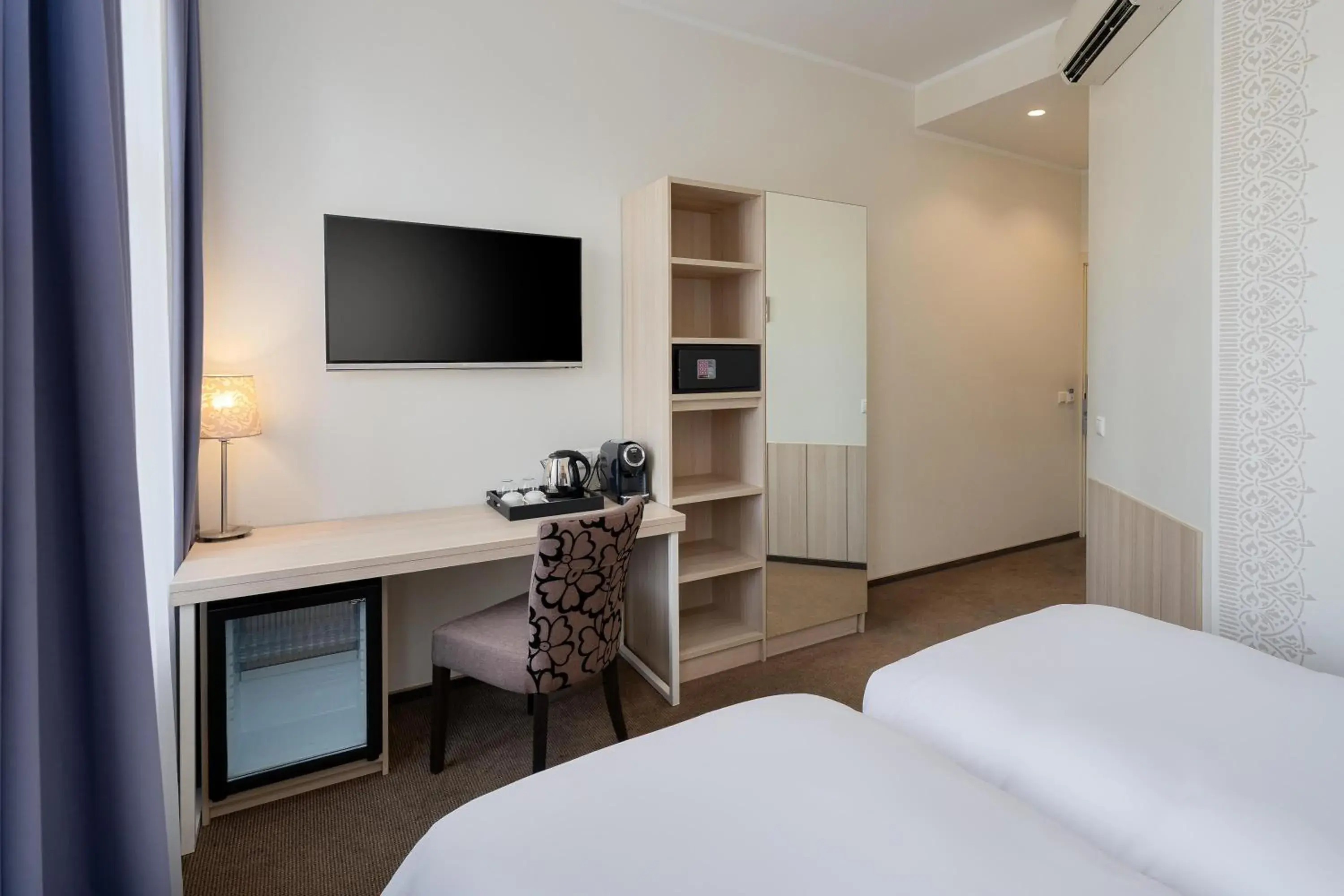 TV and multimedia, Bed in Radisson Hotel Old Town Riga TV and multimedia, Bed in Radisson Hotel Old Town Riga