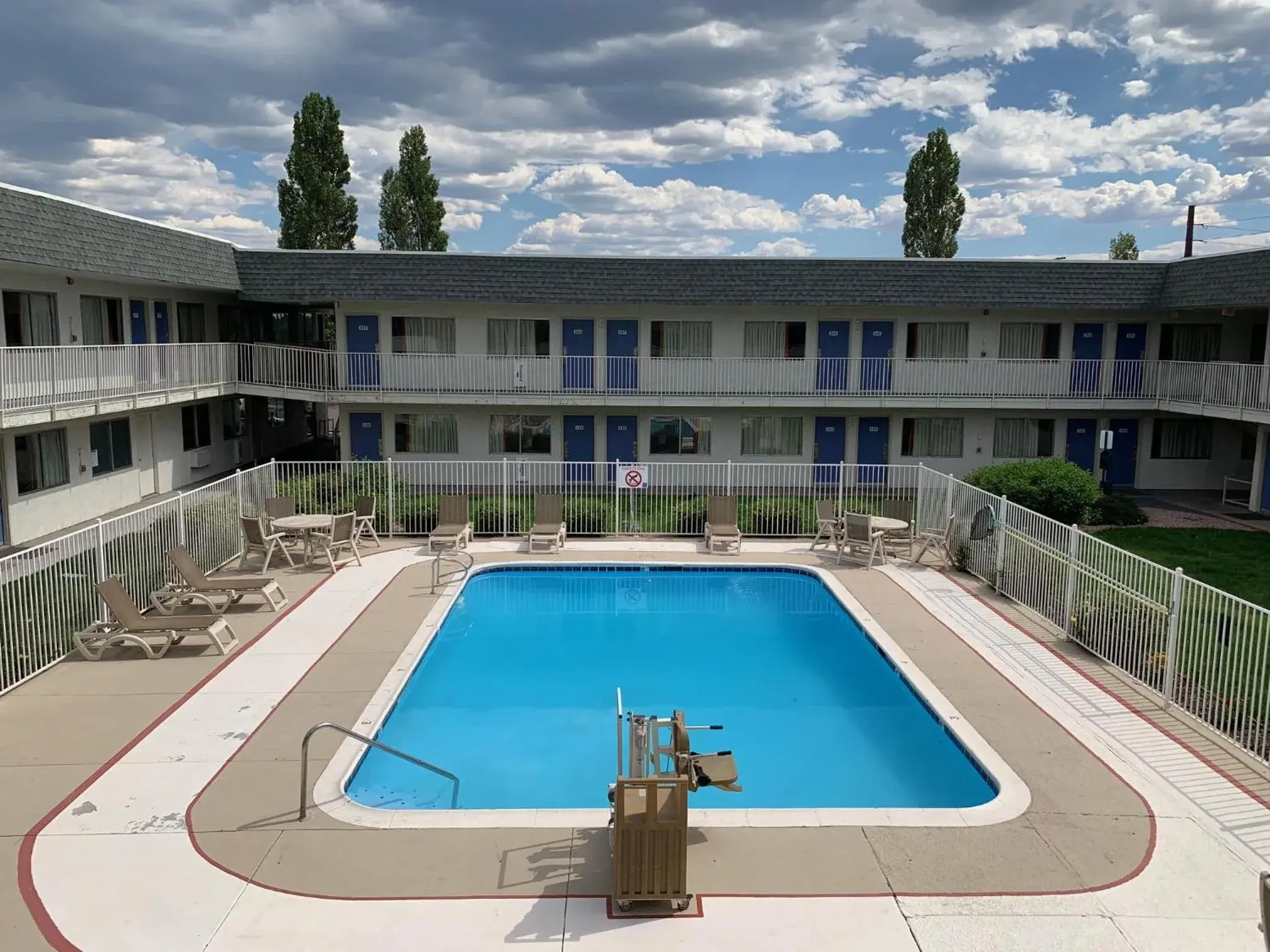 Swimming pool in Motel 6-Flagstaff, AZ - Butler Swimming pool in Motel 6-Flagstaff, AZ - Butler