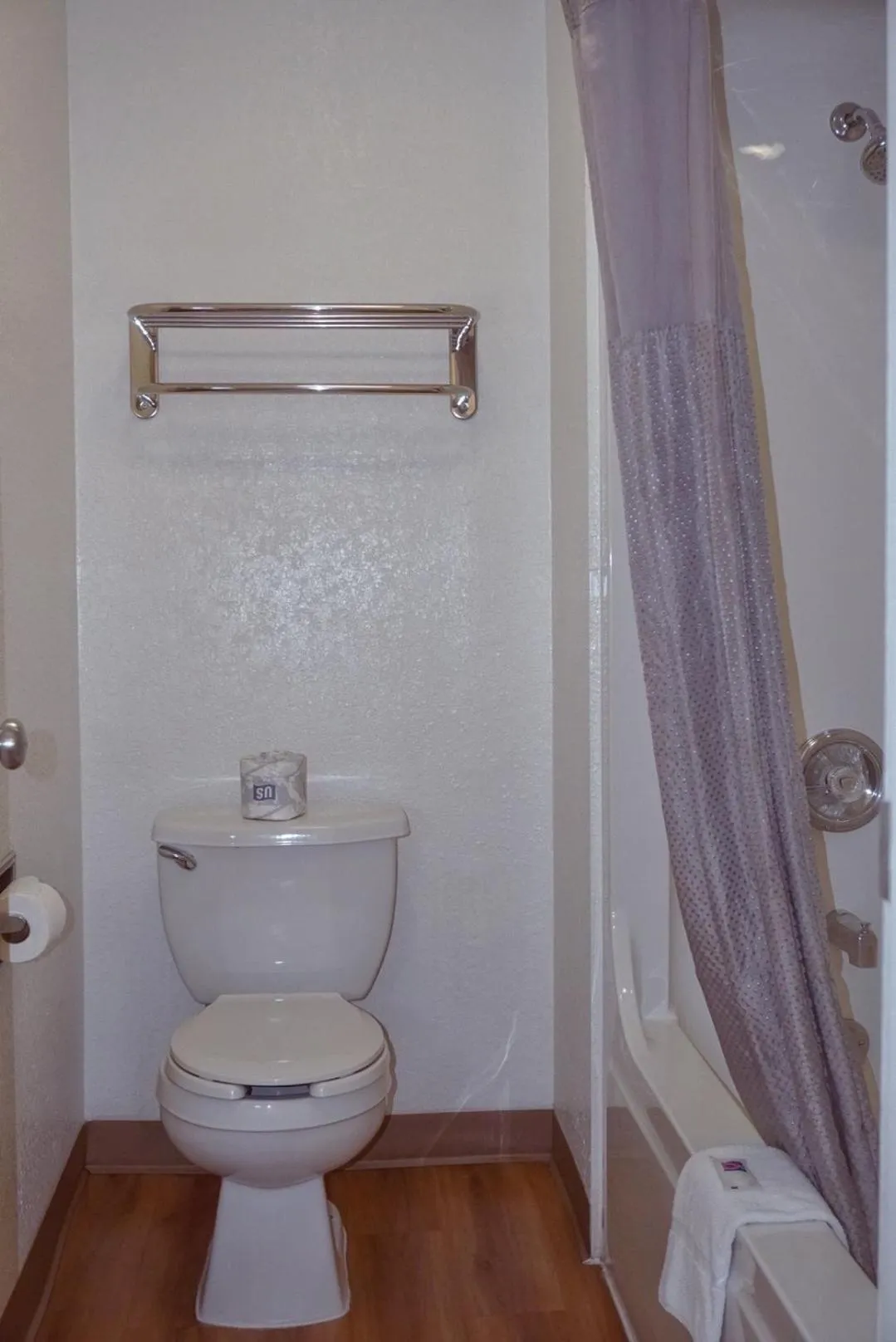 Bathroom in Motel 6-Flagstaff, AZ - Butler