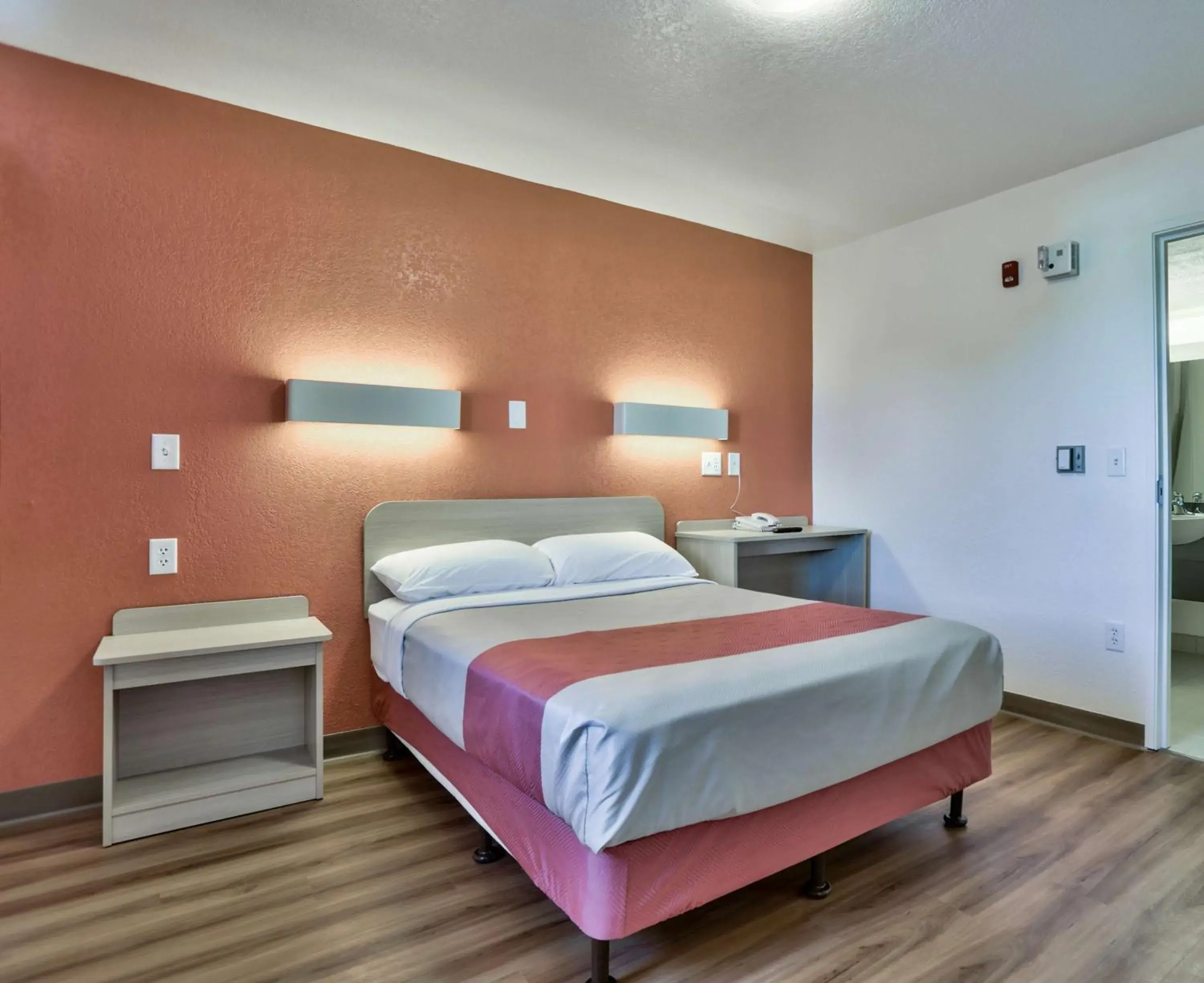 Bedroom, Bed in Motel 6-Flagstaff, AZ - Butler Bedroom, Bed in Motel 6-Flagstaff, AZ - Butler