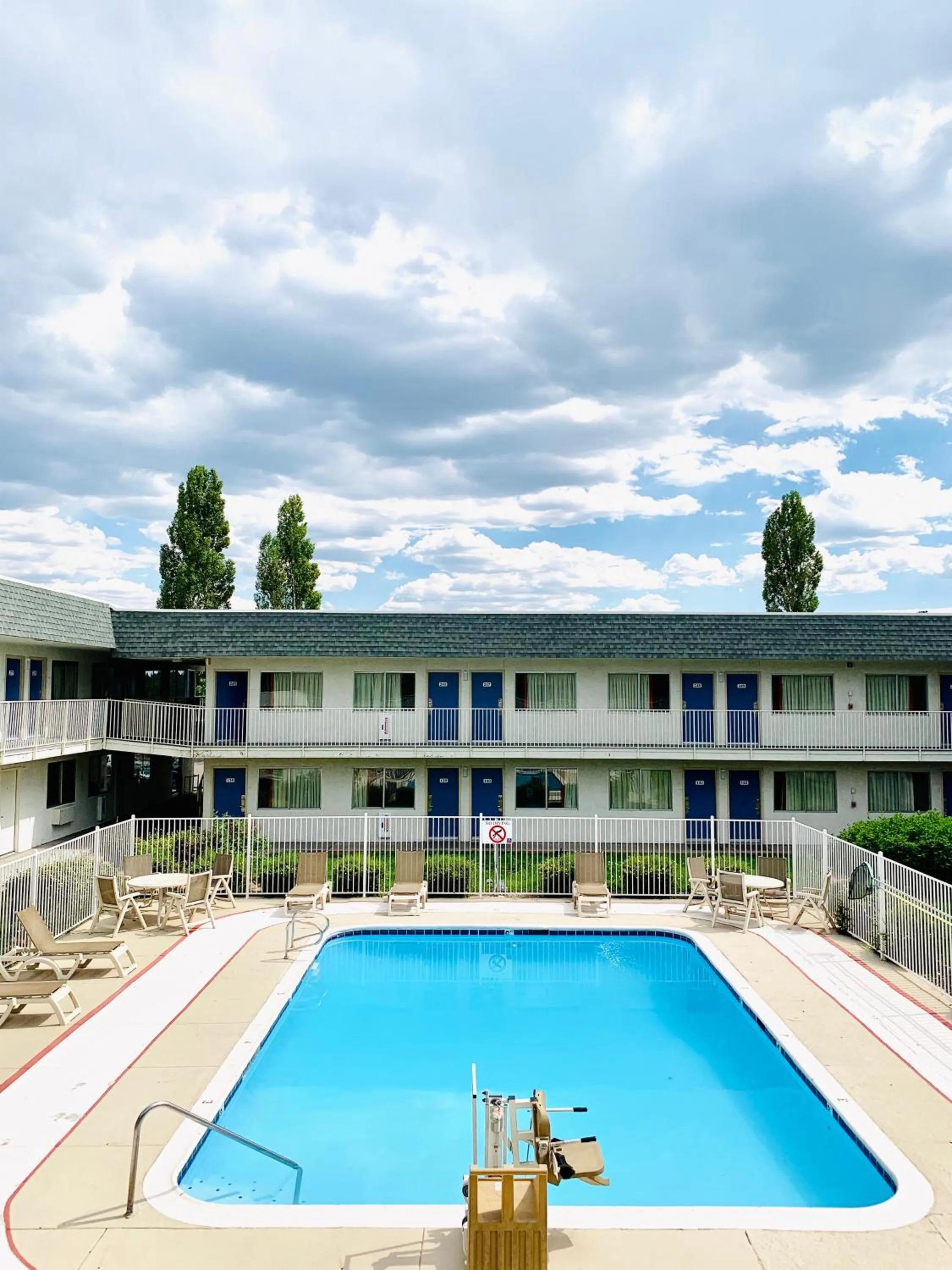 Swimming pool in Motel 6-Flagstaff, AZ - Butler