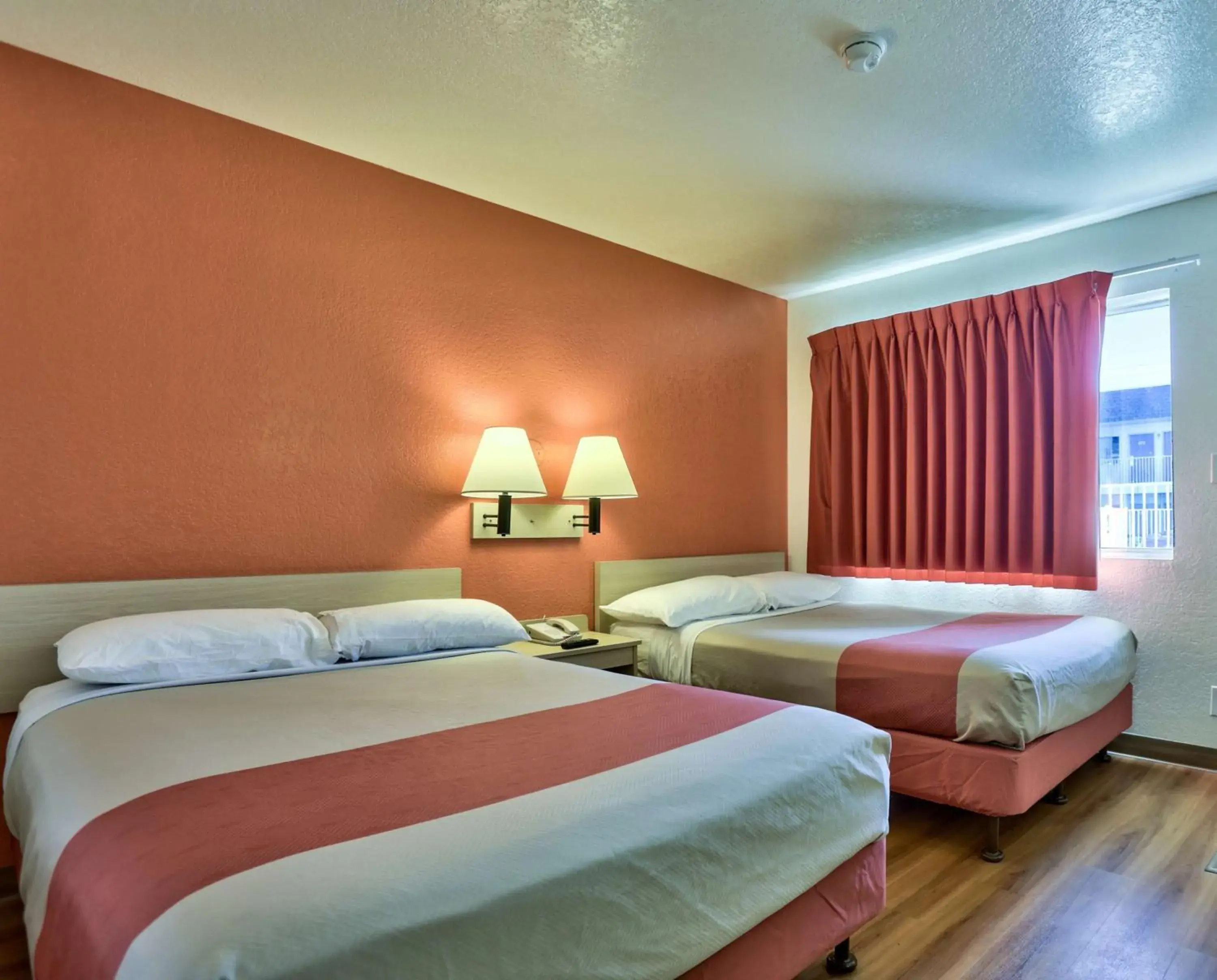 Bedroom, Bed in Motel 6-Flagstaff, AZ - Butler Bedroom, Bed in Motel 6-Flagstaff, AZ - Butler