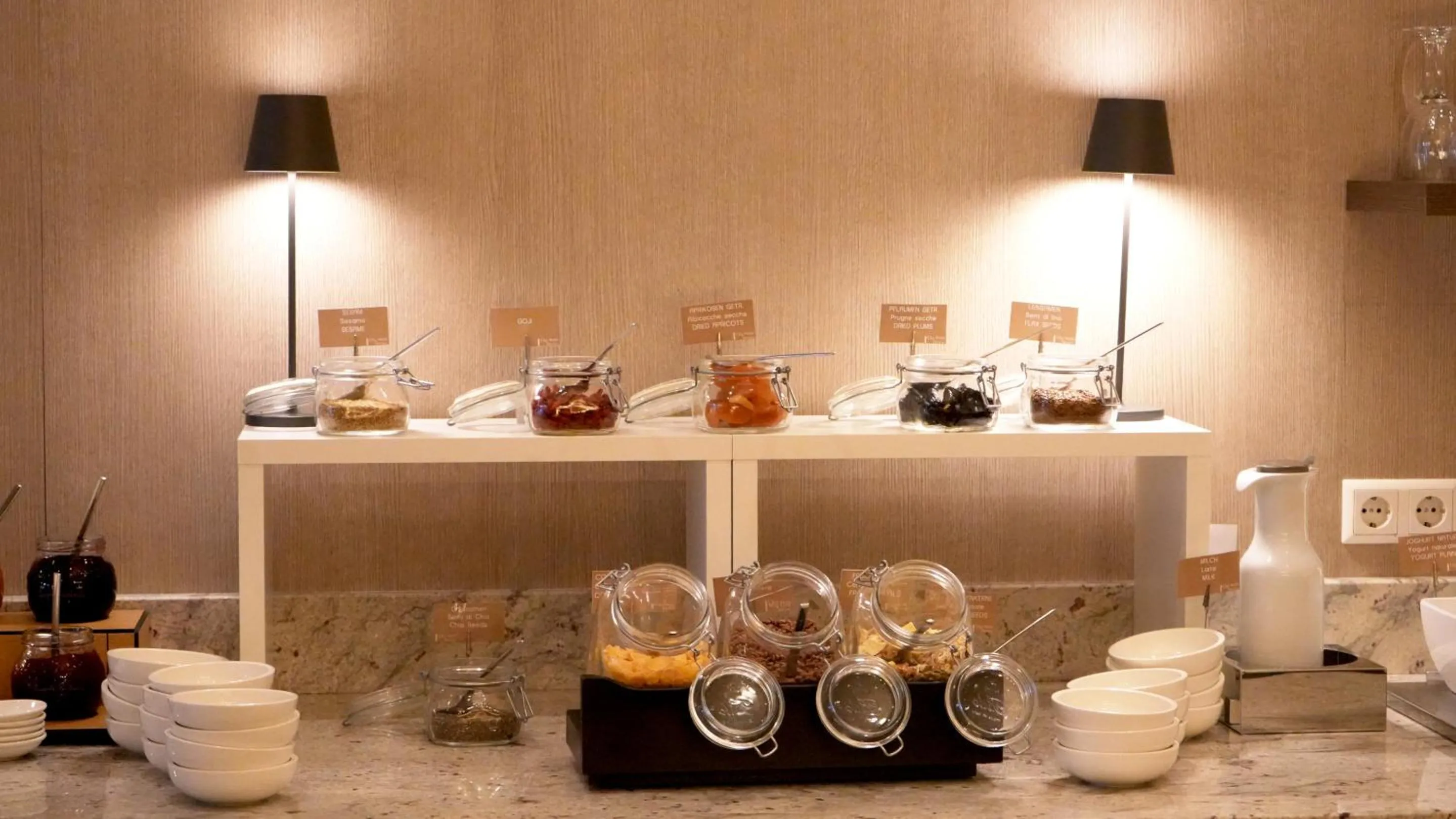 Restaurant/places to eat in City Hotel Merano