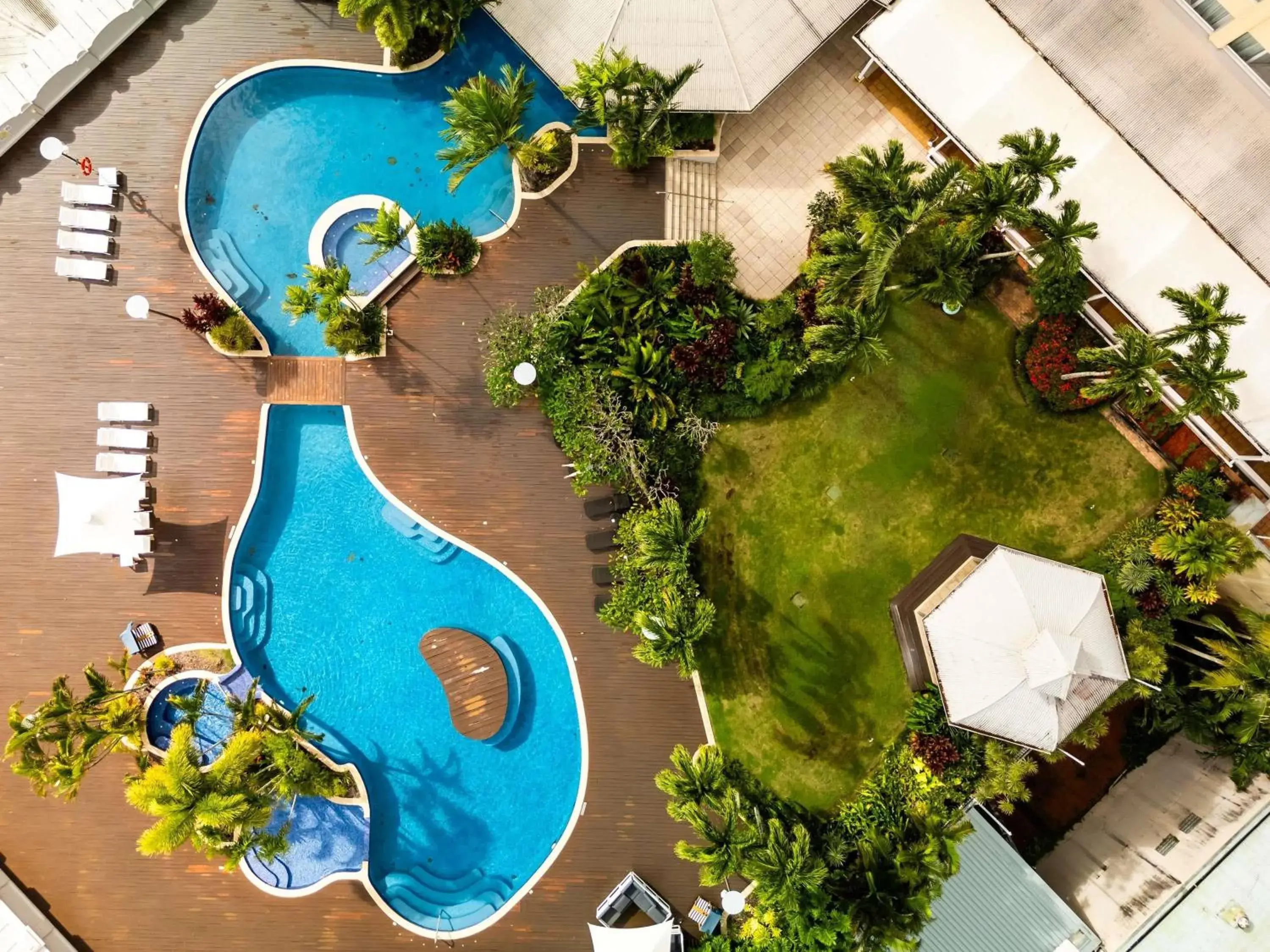 Property building in Pullman Cairns International Property building in Pullman Cairns International