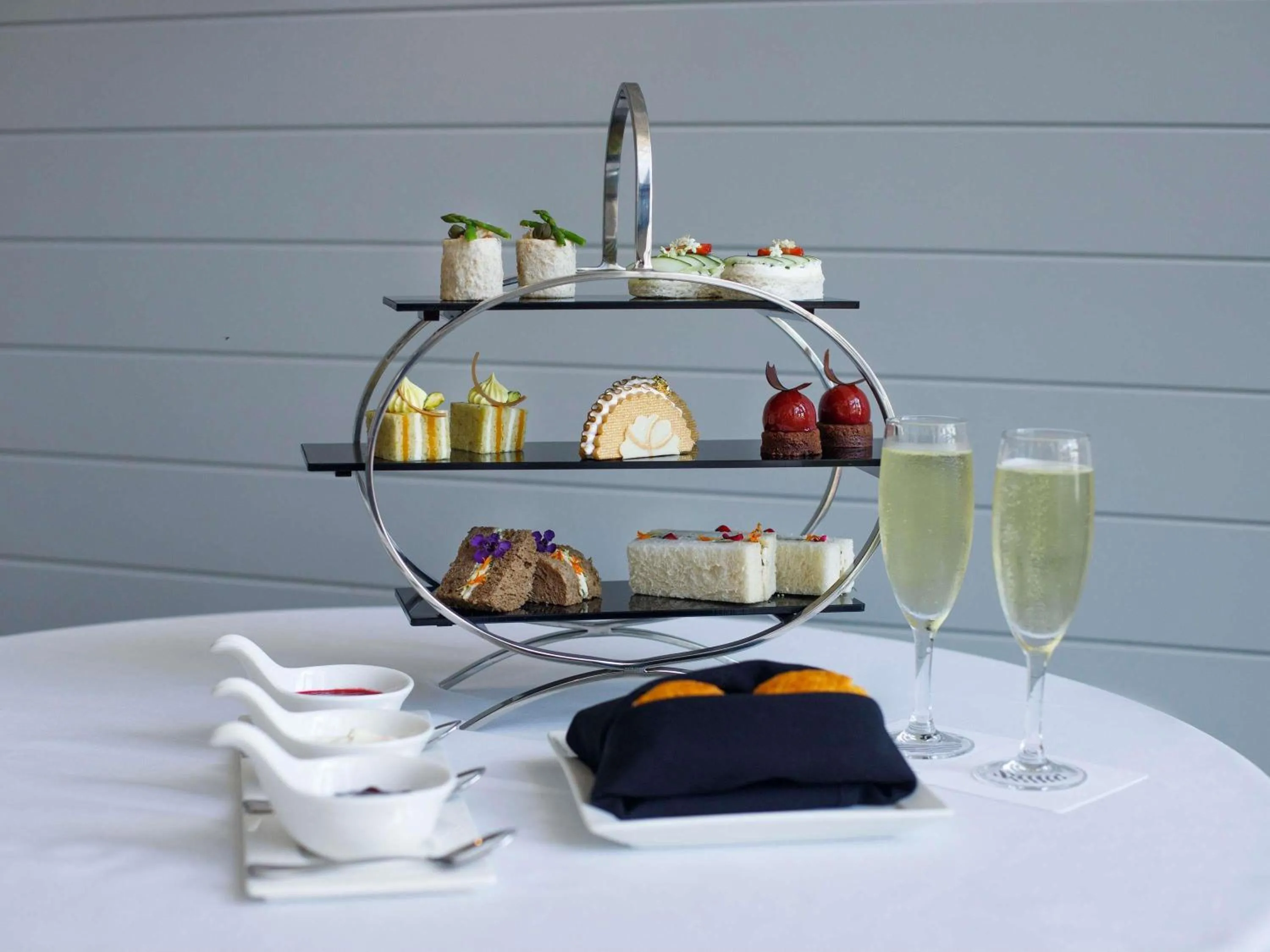 Restaurant/places to eat in Pullman Cairns International