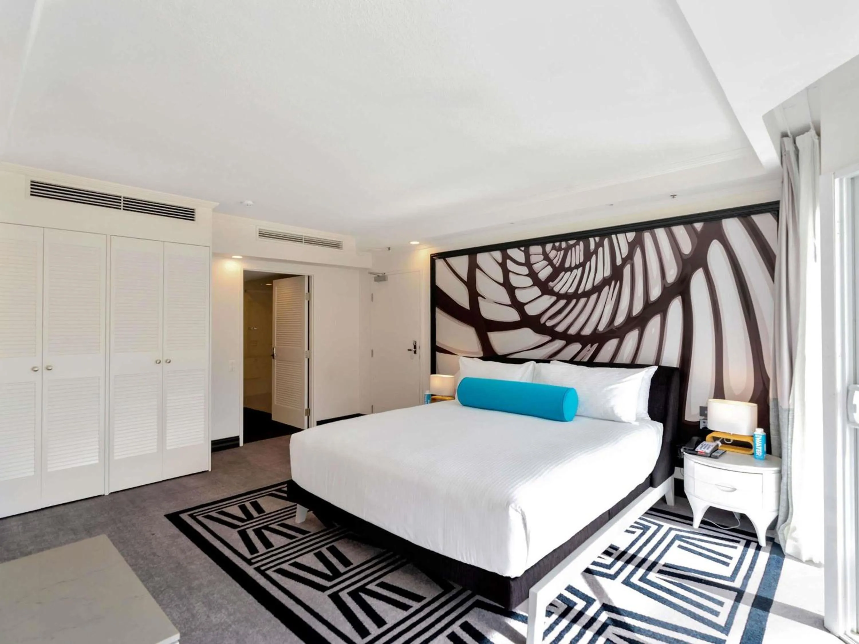 Bedroom, Bed in Pullman Cairns International