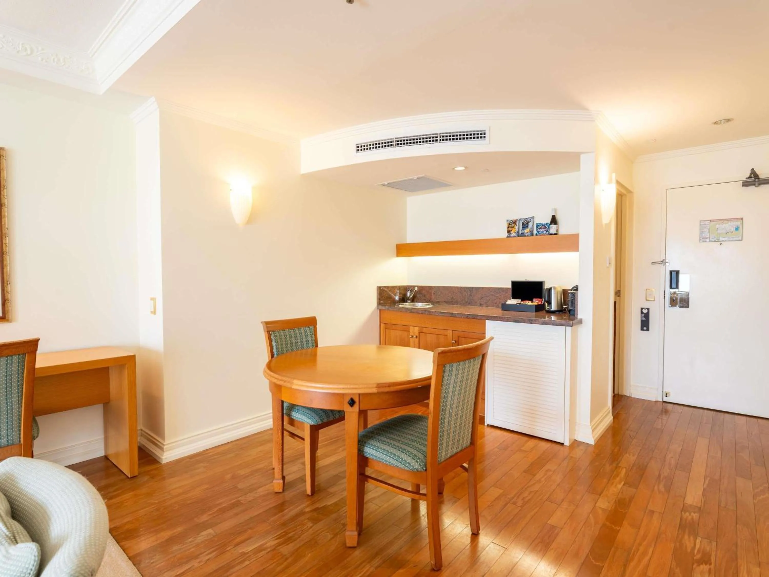 Bedroom in Pullman Cairns International