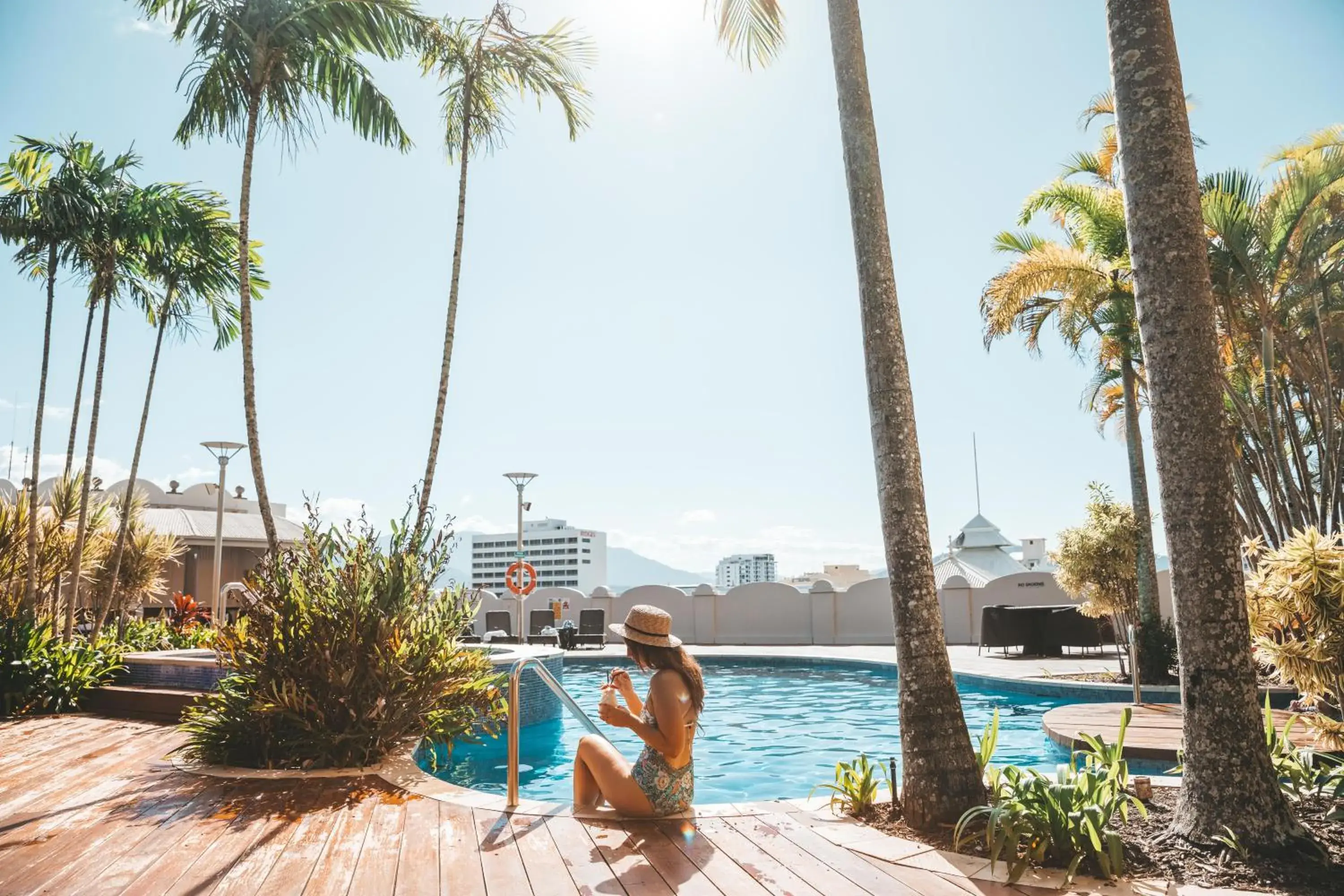 Swimming pool in Pullman Cairns International Swimming pool in Pullman Cairns International