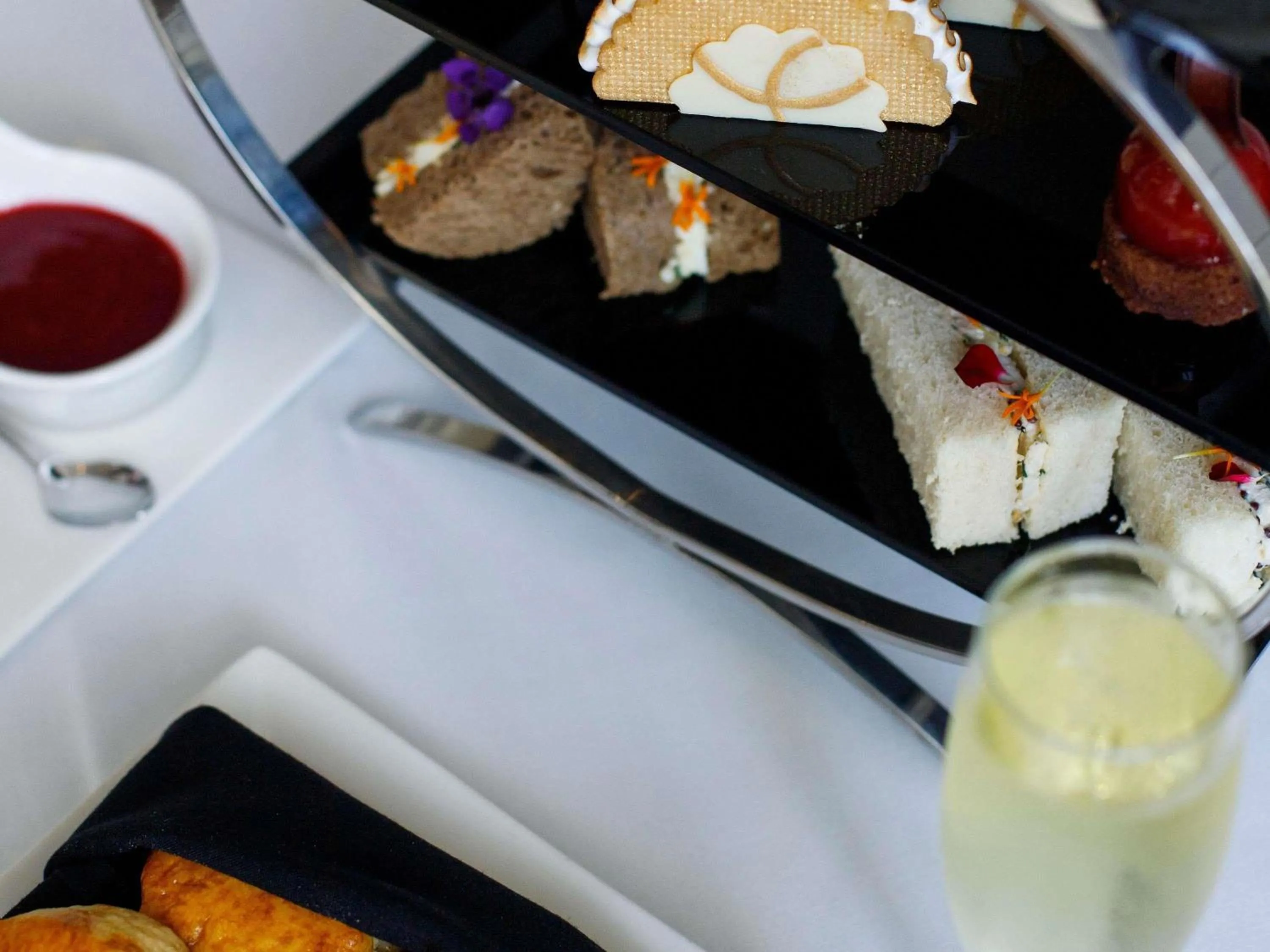 Restaurant/places to eat in Pullman Cairns International