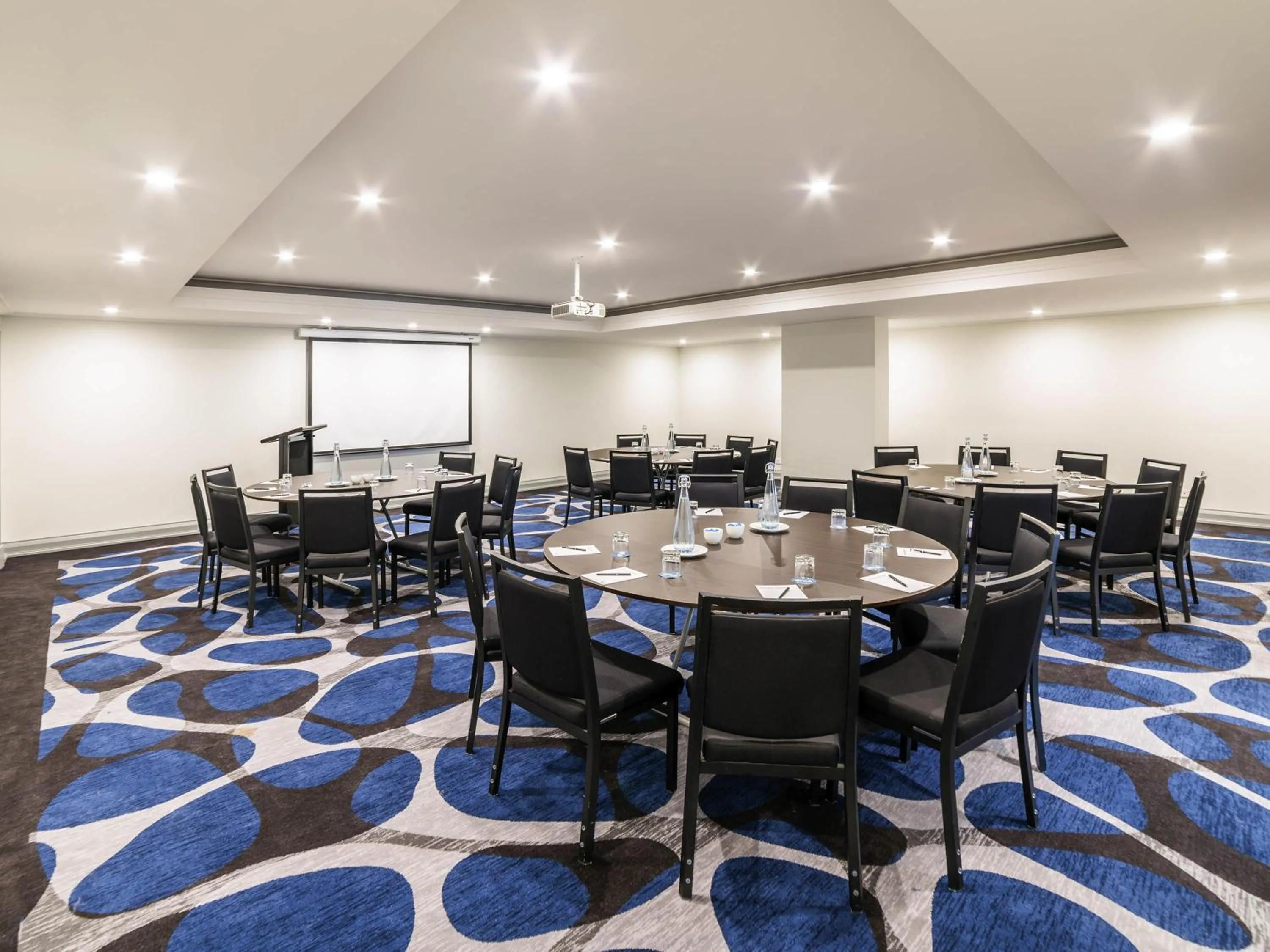 Business facilities in Pullman Cairns International