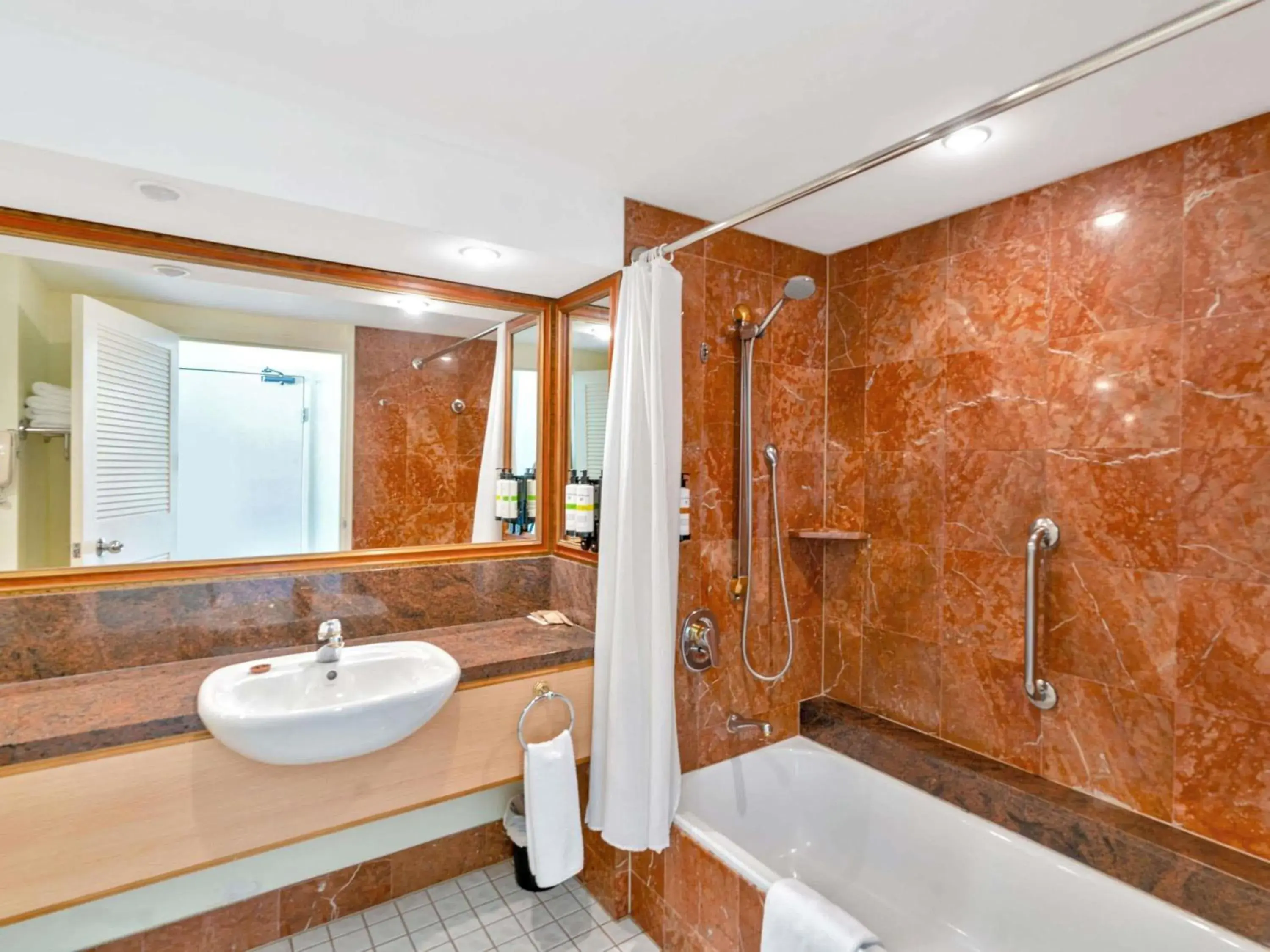 Bedroom in Pullman Cairns International Bedroom in Pullman Cairns International