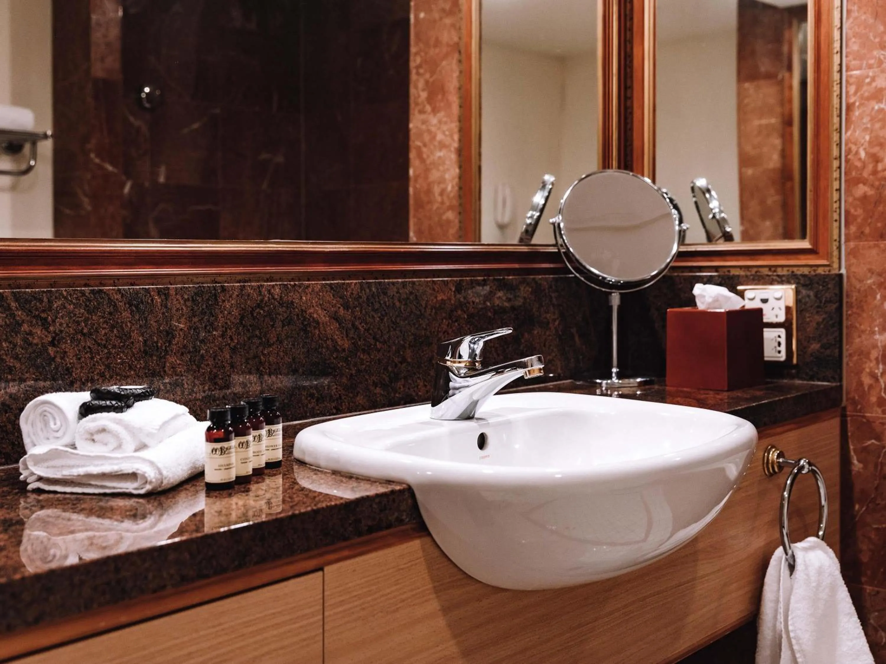 Photo of the whole room in Pullman Cairns International