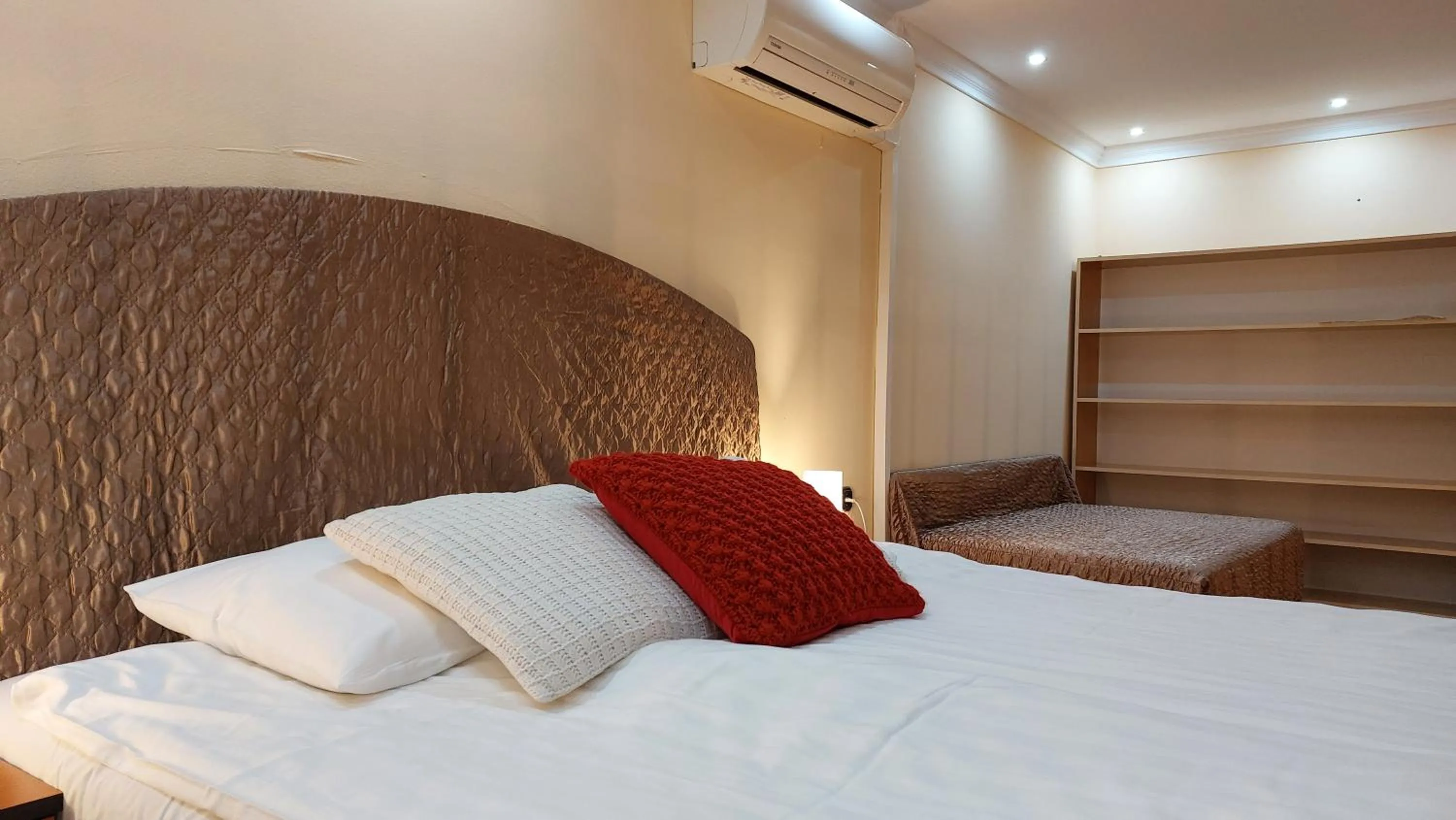 Bedroom, Bed in Family Apartman