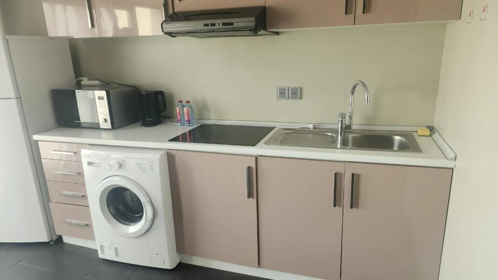 kitchen in Diplomat Suites Hotel