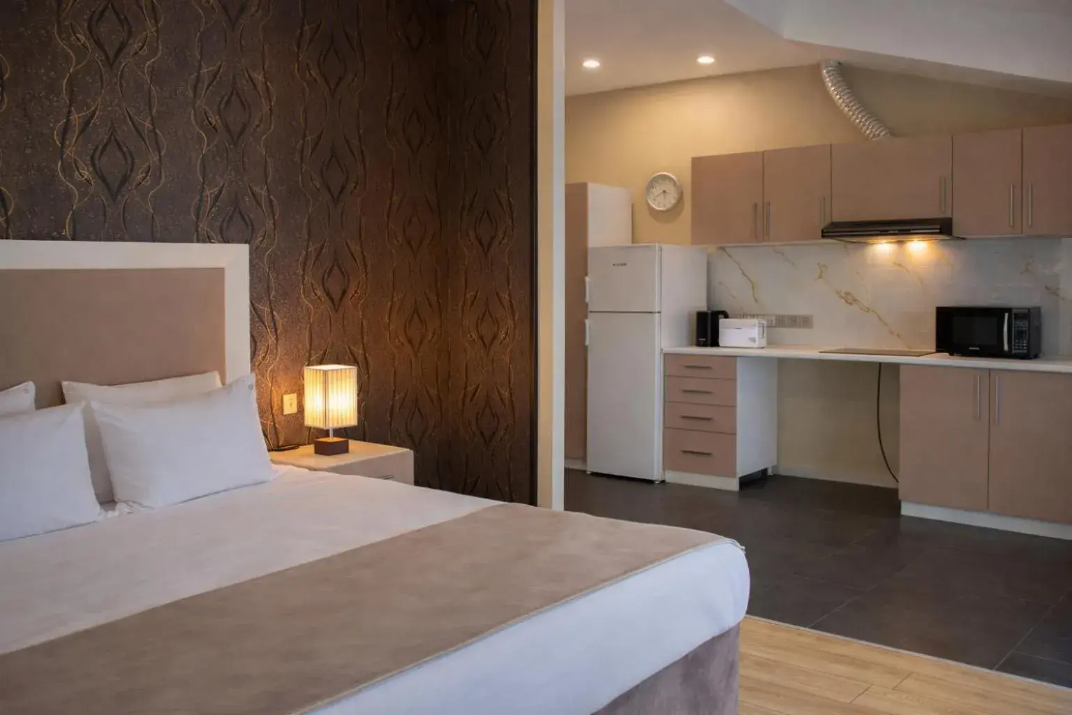 Deluxe Queen Studio - single occupancy in Diplomat Suites Hotel Deluxe Queen Studio - single occupancy in Diplomat Suites Hotel