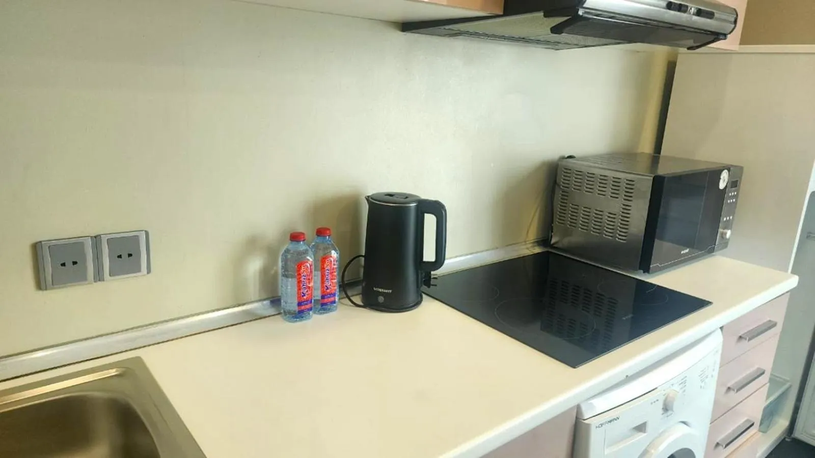 kitchen in Diplomat Suites Hotel