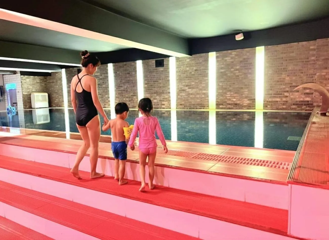 Swimming pool in Diplomat Suites Hotel