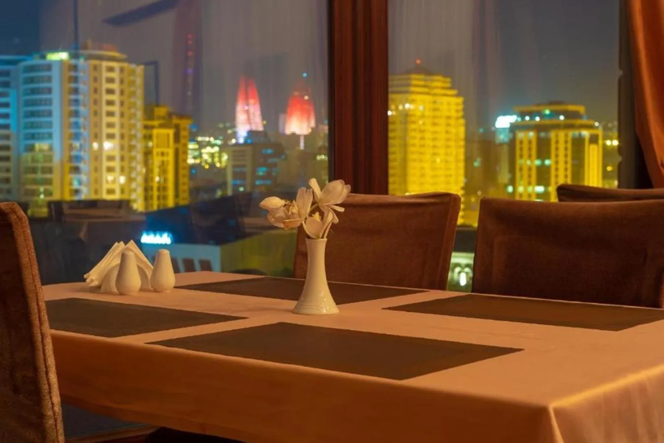 Restaurant/places to eat in Diplomat Suites Hotel