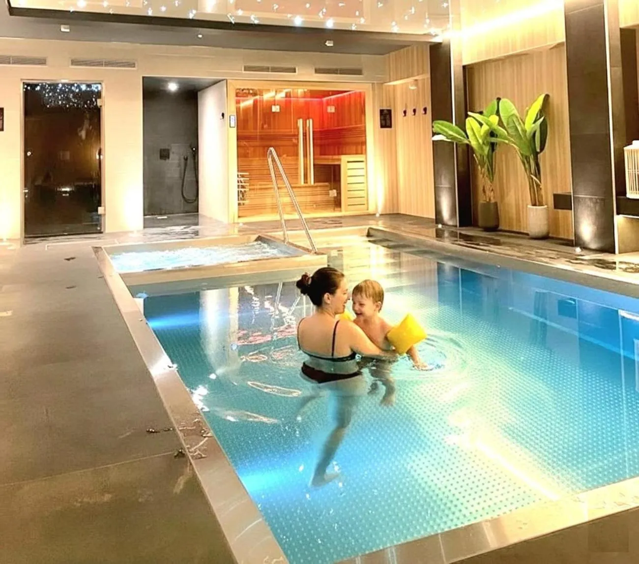 Swimming pool in Diplomat Suites Hotel